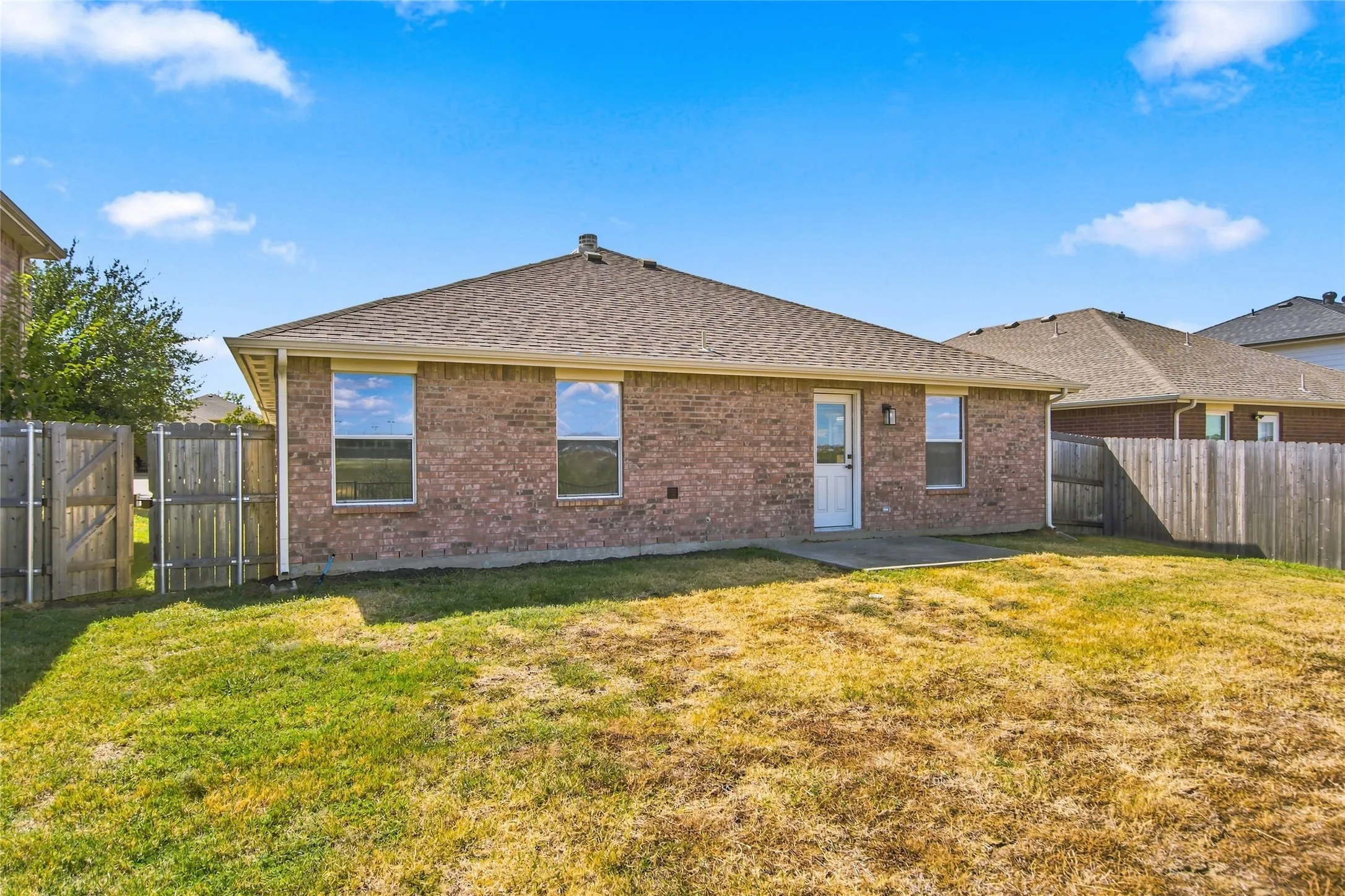 Single Family Residence For Sale in Denton County , 2708 Morning Song Drive, Little Elm, Texas 75068, 3 Bedroom, 2 Bathroom, 2 Garage spaces, 1,615 Sqft, built in 2005, mls#21377195, Real Estate Agent in Little Elm, Homes For Sale in Denton county, Homes For Sale in Little Elm, Realtor in Little Elm Texas, Real Estate Brokerage Independent Realty Texas, Luminita Cordes Realtor
