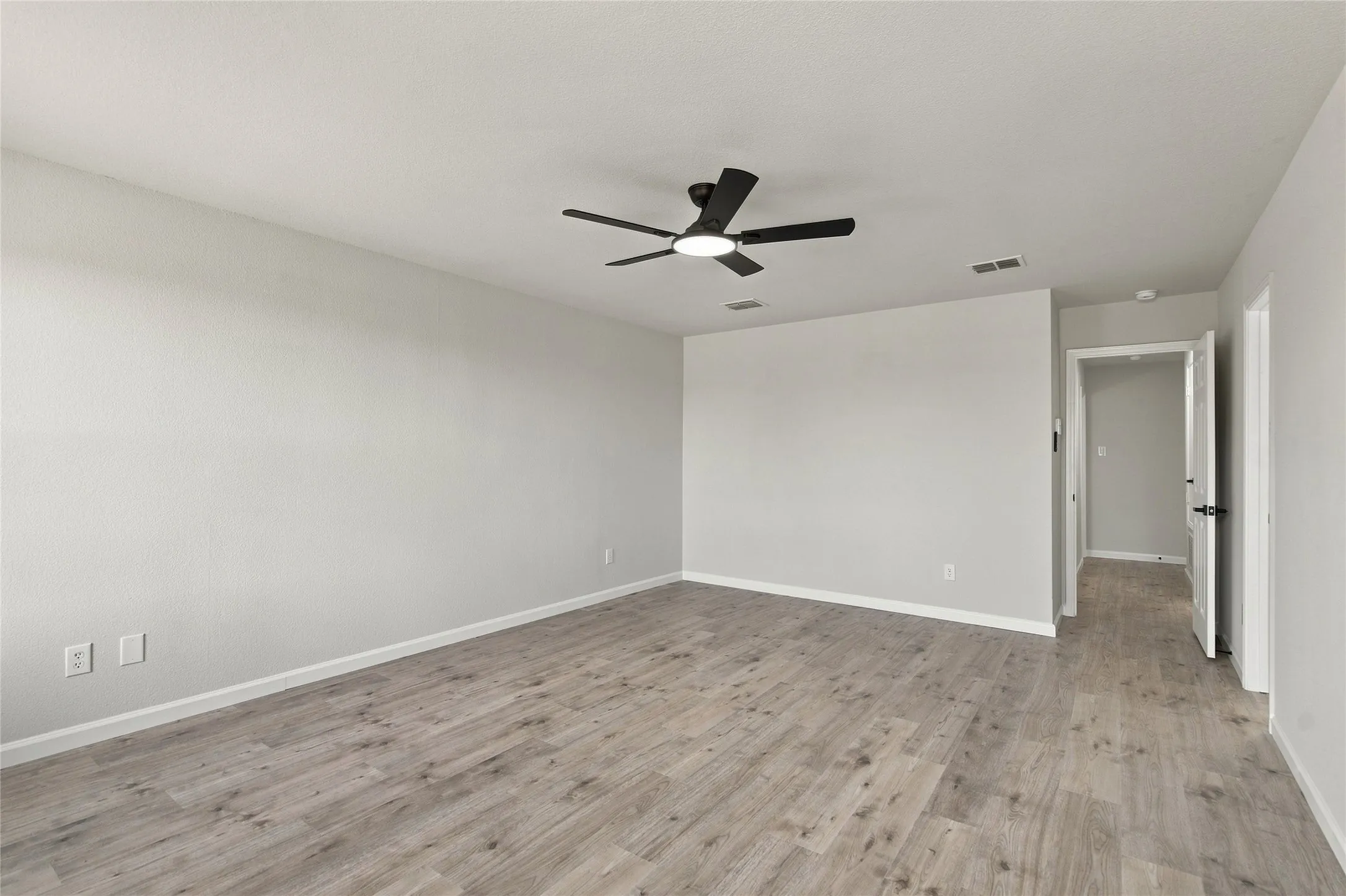 Single Family Residence For Sale in Denton County , 2708 Morning Song Drive, Little Elm, Texas 75068, 3 Bedroom, 2 Bathroom, 2 Garage spaces, 1,615 Sqft, built in 2005, mls#21377195, Real Estate Agent in Little Elm, Homes For Sale in Denton county, Homes For Sale in Little Elm, Realtor in Little Elm Texas, Real Estate Brokerage Independent Realty Texas, Luminita Cordes Realtor