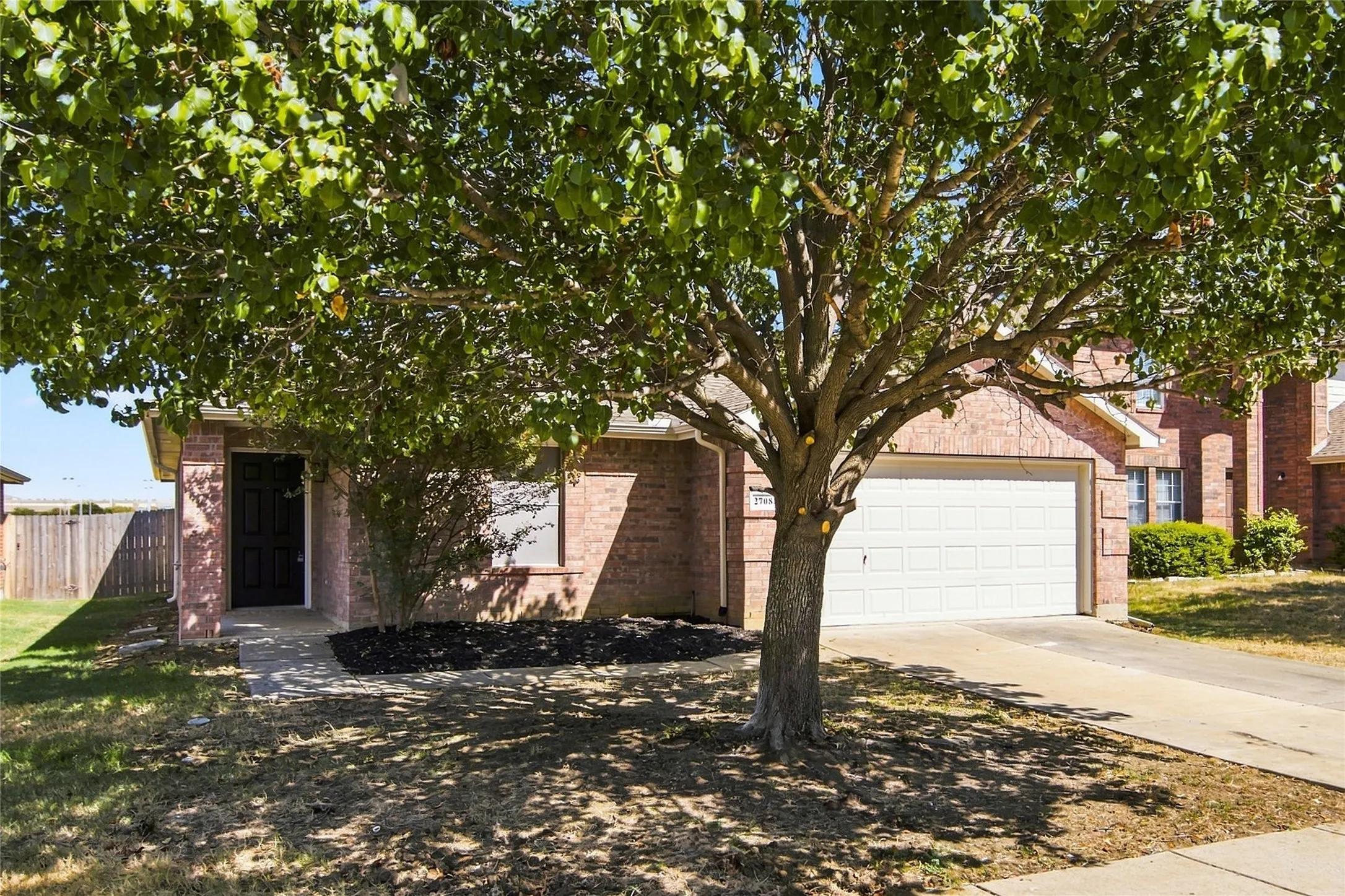 Single Family Residence For Sale in Denton County , 2708 Morning Song Drive, Little Elm, Texas 75068, 3 Bedroom, 2 Bathroom, 2 Garage spaces, 1,615 Sqft, built in 2005, mls#21377195, Real Estate Agent in Little Elm, Homes For Sale in Denton county, Homes For Sale in Little Elm, Realtor in Little Elm Texas, Real Estate Brokerage Independent Realty Texas, Luminita Cordes Realtor