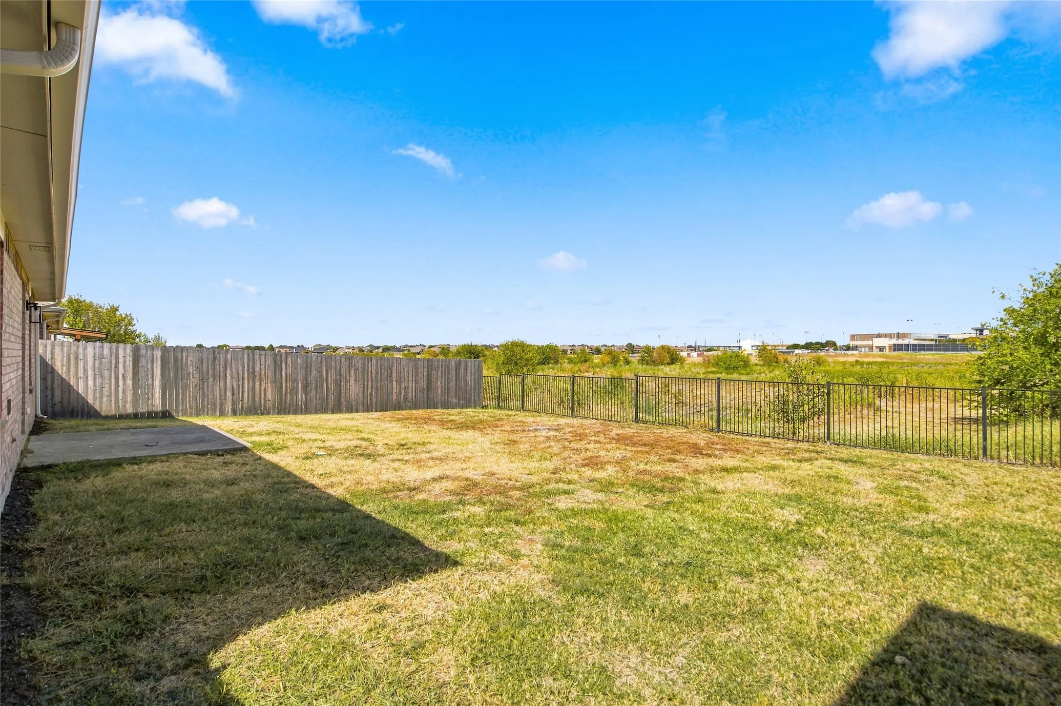 Single Family Residence For Sale in Denton County , 2708 Morning Song Drive, Little Elm, Texas 75068, 3 Bedroom, 2 Bathroom, 2 Garage spaces, 1,615 Sqft, built in 2005, mls#21377195, Real Estate Agent in Little Elm, Homes For Sale in Denton county, Homes For Sale in Little Elm, Realtor in Little Elm Texas, Real Estate Brokerage Independent Realty Texas, Luminita Cordes Realtor