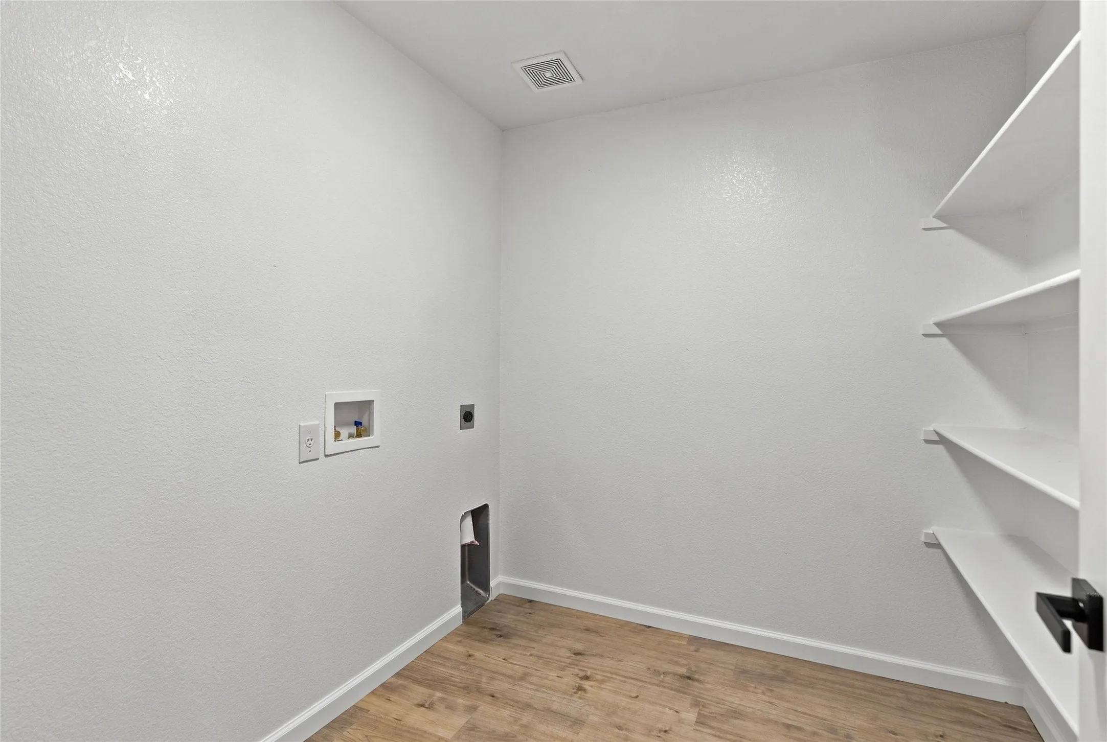 Single Family Residence For Sale in Denton County , 2708 Morning Song Drive, Little Elm, Texas 75068, 3 Bedroom, 2 Bathroom, 2 Garage spaces, 1,615 Sqft, built in 2005, mls#21377195, Real Estate Agent in Little Elm, Homes For Sale in Denton county, Homes For Sale in Little Elm, Realtor in Little Elm Texas, Real Estate Brokerage Independent Realty Texas, Luminita Cordes Realtor
