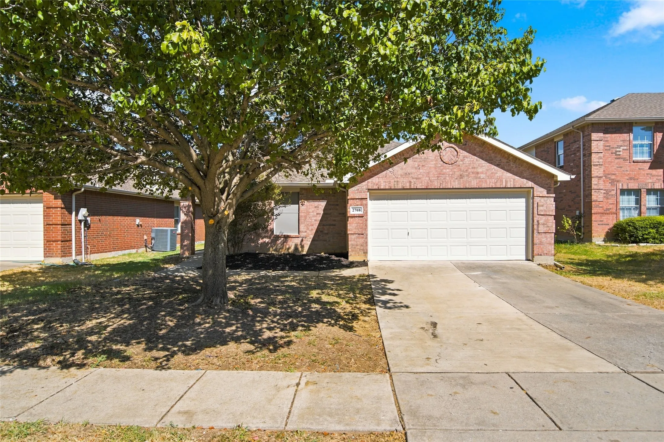 Single Family Residence For Sale in Denton County , 2708 Morning Song Drive, Little Elm, Texas 75068, 3 Bedroom, 2 Bathroom, 2 Garage spaces, 1,615 Sqft, built in 2005, mls#21377195, Real Estate Agent in Little Elm, Homes For Sale in Denton county, Homes For Sale in Little Elm, Realtor in Little Elm Texas, Real Estate Brokerage Independent Realty Texas, Luminita Cordes Realtor