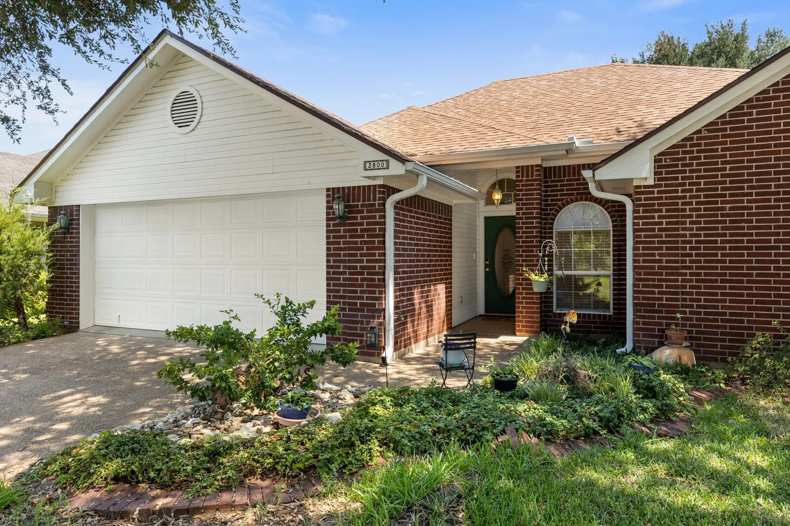Single Family Residence For Sale in Mc Lennan County , 2800 Comanche Trail, Waco, Texas 76712, 3 Bedroom, 2 Bathroom, 2 Garage spaces, 1,572 Sqft, built in 1998, mls#21379006, Real Estate Agent in Waco, Homes For Sale in Mc Lennan county, Homes For Sale in Waco, Realtor in Waco Texas, Real Estate Brokerage Independent Realty Texas, Luminita Cordes Realtor