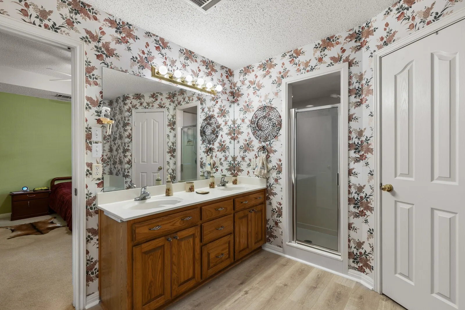 Single Family Residence For Sale in Mc Lennan County , 2800 Comanche Trail, Waco, Texas 76712, 3 Bedroom, 2 Bathroom, 2 Garage spaces, 1,572 Sqft, built in 1998, mls#21379006, Real Estate Agent in Waco, Homes For Sale in Mc Lennan county, Homes For Sale in Waco, Realtor in Waco Texas, Real Estate Brokerage Independent Realty Texas, Luminita Cordes Realtor