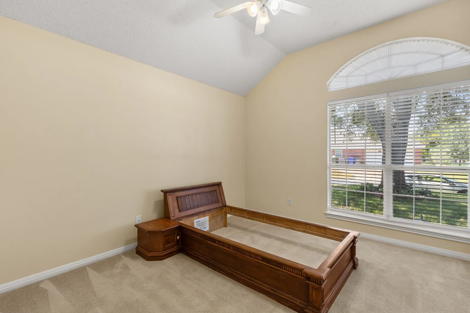 Single Family Residence For Sale in Mc Lennan County , 2800 Comanche Trail, Waco, Texas 76712, 3 Bedroom, 2 Bathroom, 2 Garage spaces, 1,572 Sqft, built in 1998, mls#21379006, Real Estate Agent in Waco, Homes For Sale in Mc Lennan county, Homes For Sale in Waco, Realtor in Waco Texas, Real Estate Brokerage Independent Realty Texas, Luminita Cordes Realtor