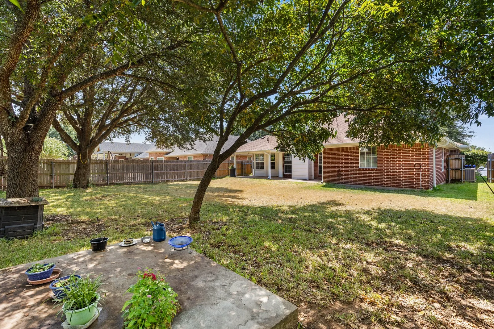 Single Family Residence For Sale in Mc Lennan County , 2800 Comanche Trail, Waco, Texas 76712, 3 Bedroom, 2 Bathroom, 2 Garage spaces, 1,572 Sqft, built in 1998, mls#21379006, Real Estate Agent in Waco, Homes For Sale in Mc Lennan county, Homes For Sale in Waco, Realtor in Waco Texas, Real Estate Brokerage Independent Realty Texas, Luminita Cordes Realtor