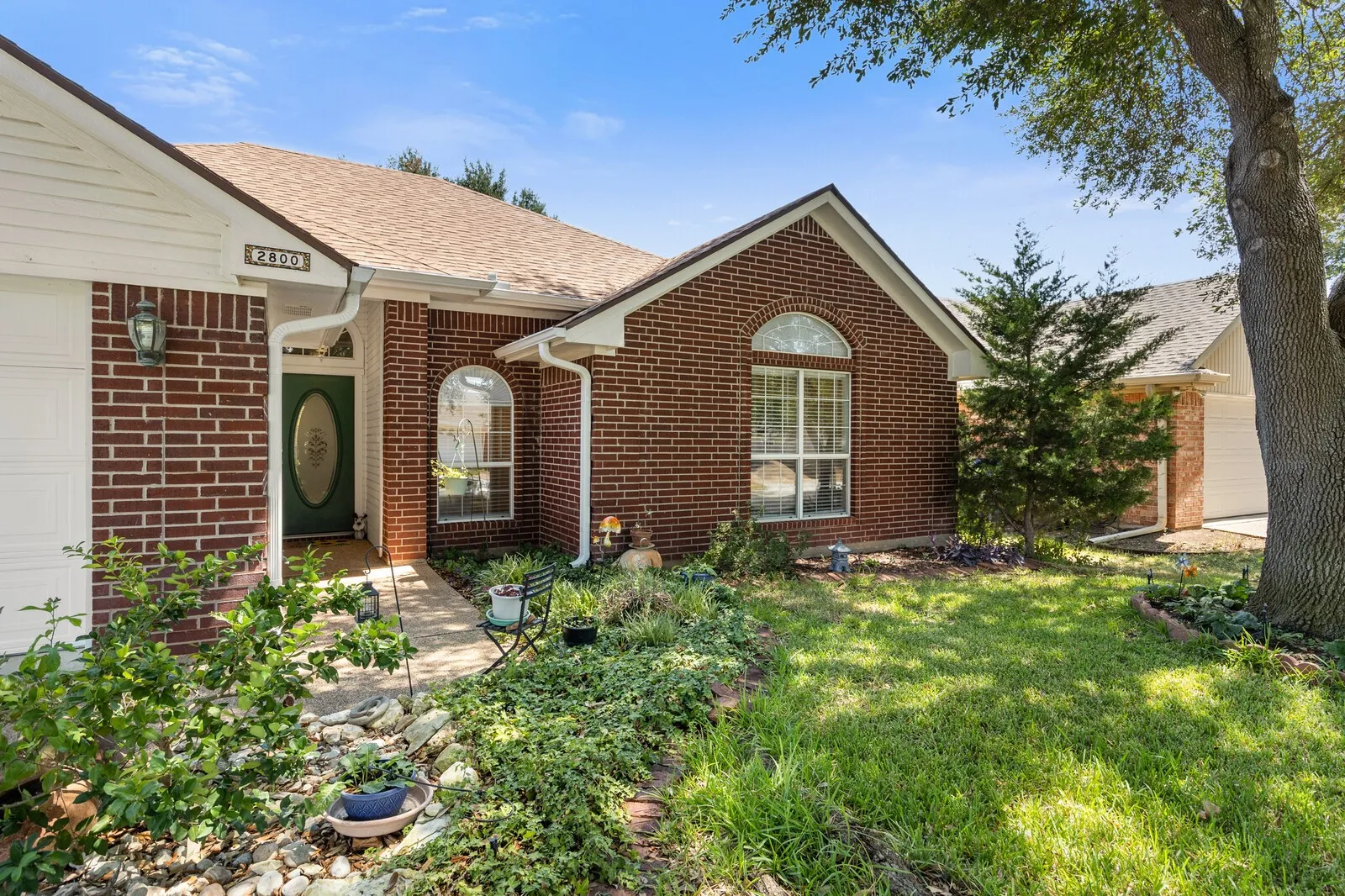 Single Family Residence For Sale in Mc Lennan County , 2800 Comanche Trail, Waco, Texas 76712, 3 Bedroom, 2 Bathroom, 2 Garage spaces, 1,572 Sqft, built in 1998, mls#21379006, Real Estate Agent in Waco, Homes For Sale in Mc Lennan county, Homes For Sale in Waco, Realtor in Waco Texas, Real Estate Brokerage Independent Realty Texas, Luminita Cordes Realtor