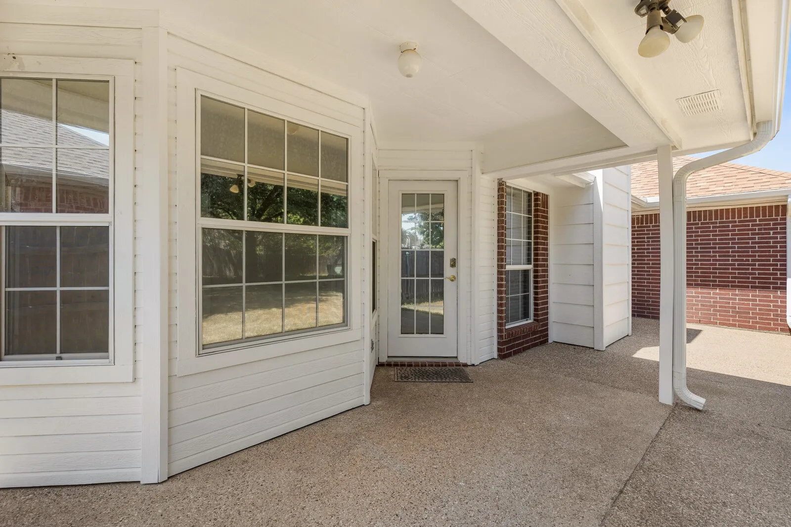 Single Family Residence For Sale in Mc Lennan County , 2800 Comanche Trail, Waco, Texas 76712, 3 Bedroom, 2 Bathroom, 2 Garage spaces, 1,572 Sqft, built in 1998, mls#21379006, Real Estate Agent in Waco, Homes For Sale in Mc Lennan county, Homes For Sale in Waco, Realtor in Waco Texas, Real Estate Brokerage Independent Realty Texas, Luminita Cordes Realtor