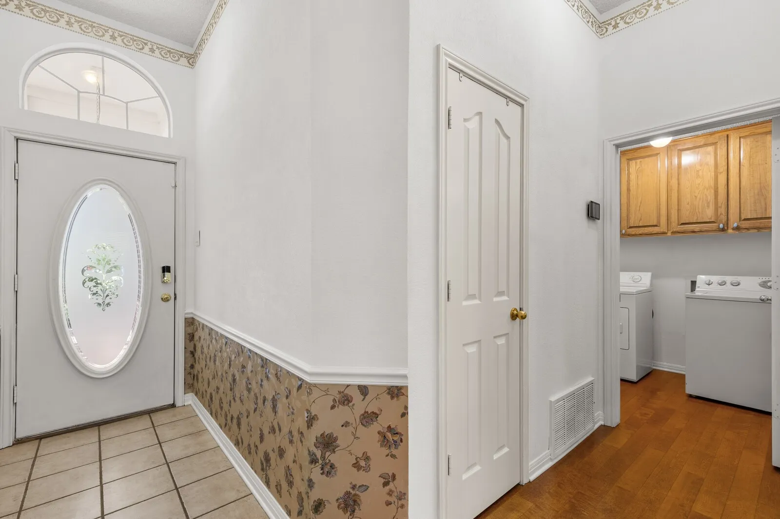 Single Family Residence For Sale in Mc Lennan County , 2800 Comanche Trail, Waco, Texas 76712, 3 Bedroom, 2 Bathroom, 2 Garage spaces, 1,572 Sqft, built in 1998, mls#21379006, Real Estate Agent in Waco, Homes For Sale in Mc Lennan county, Homes For Sale in Waco, Realtor in Waco Texas, Real Estate Brokerage Independent Realty Texas, Luminita Cordes Realtor