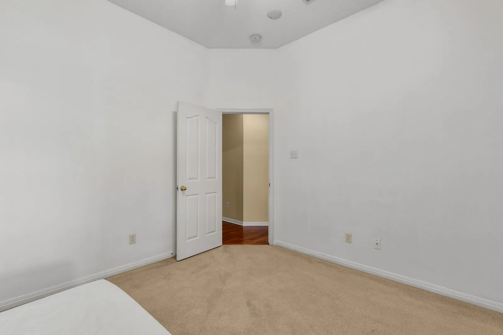 Single Family Residence For Sale in Mc Lennan County , 2800 Comanche Trail, Waco, Texas 76712, 3 Bedroom, 2 Bathroom, 2 Garage spaces, 1,572 Sqft, built in 1998, mls#21379006, Real Estate Agent in Waco, Homes For Sale in Mc Lennan county, Homes For Sale in Waco, Realtor in Waco Texas, Real Estate Brokerage Independent Realty Texas, Luminita Cordes Realtor