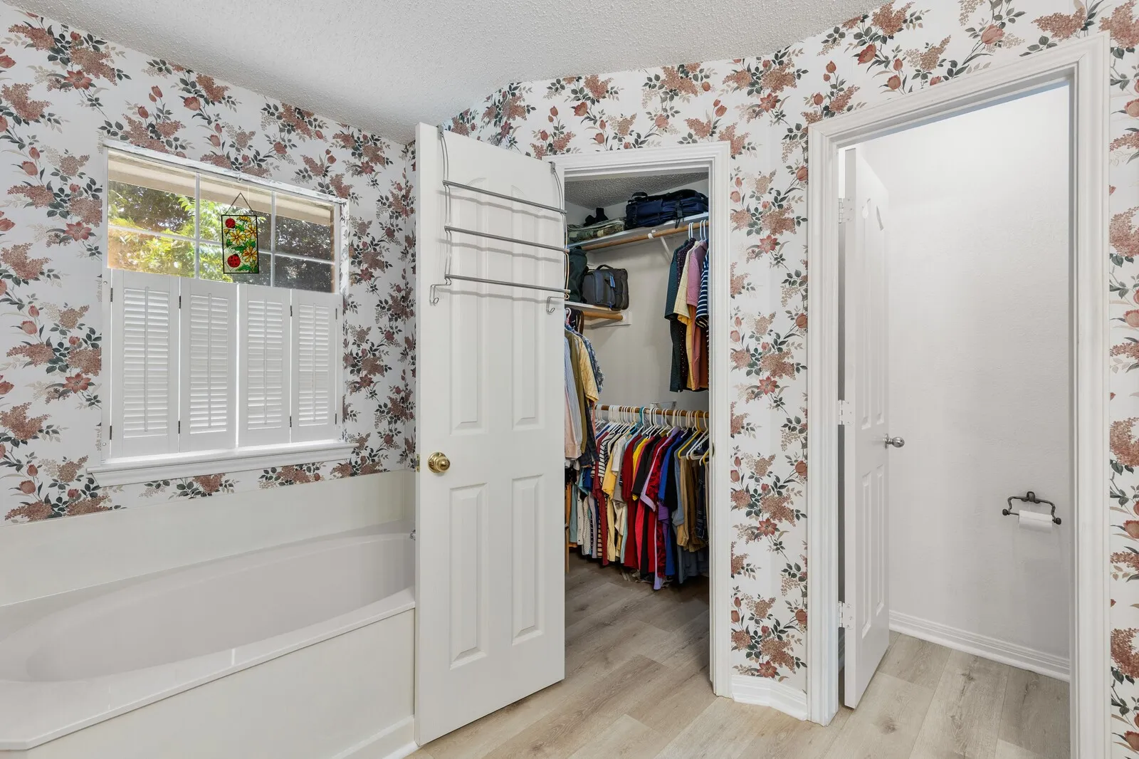 Single Family Residence For Sale in Mc Lennan County , 2800 Comanche Trail, Waco, Texas 76712, 3 Bedroom, 2 Bathroom, 2 Garage spaces, 1,572 Sqft, built in 1998, mls#21379006, Real Estate Agent in Waco, Homes For Sale in Mc Lennan county, Homes For Sale in Waco, Realtor in Waco Texas, Real Estate Brokerage Independent Realty Texas, Luminita Cordes Realtor