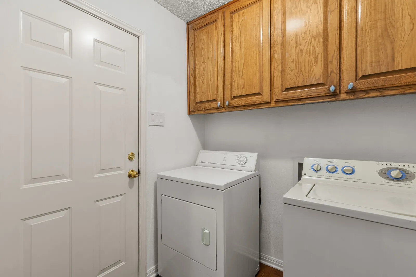 Single Family Residence For Sale in Mc Lennan County , 2800 Comanche Trail, Waco, Texas 76712, 3 Bedroom, 2 Bathroom, 2 Garage spaces, 1,572 Sqft, built in 1998, mls#21379006, Real Estate Agent in Waco, Homes For Sale in Mc Lennan county, Homes For Sale in Waco, Realtor in Waco Texas, Real Estate Brokerage Independent Realty Texas, Luminita Cordes Realtor