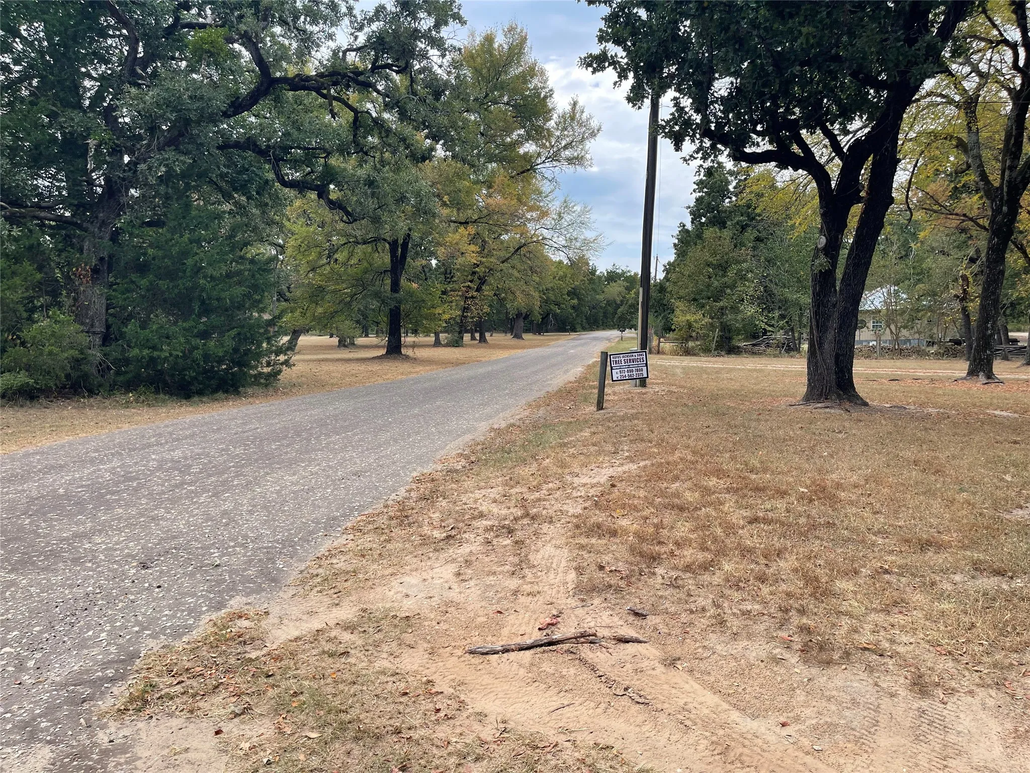 Single Family Residence For Sale in Freestone County , 113 Fcr 523, Fairfield, Texas 75840, 2 Bedroom, 1 Bathroom, Garage spaces, 866 Sqft, built in 1975, mls#21369787, Real Estate Agent in Fairfield, Homes For Sale in Freestone county, Homes For Sale in Fairfield, Realtor in Fairfield Texas, Real Estate Brokerage Independent Realty Texas, Luminita Cordes Realtor