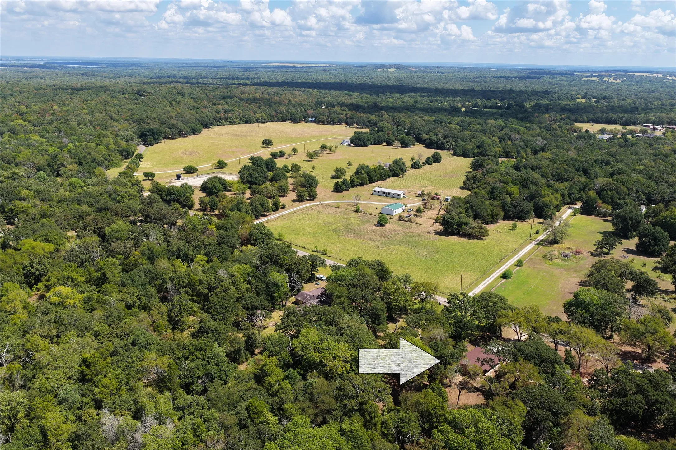 Single Family Residence For Sale in Freestone County , 113 Fcr 523, Fairfield, Texas 75840, 2 Bedroom, 1 Bathroom, Garage spaces, 866 Sqft, built in 1975, mls#21369787, Real Estate Agent in Fairfield, Homes For Sale in Freestone county, Homes For Sale in Fairfield, Realtor in Fairfield Texas, Real Estate Brokerage Independent Realty Texas, Luminita Cordes Realtor