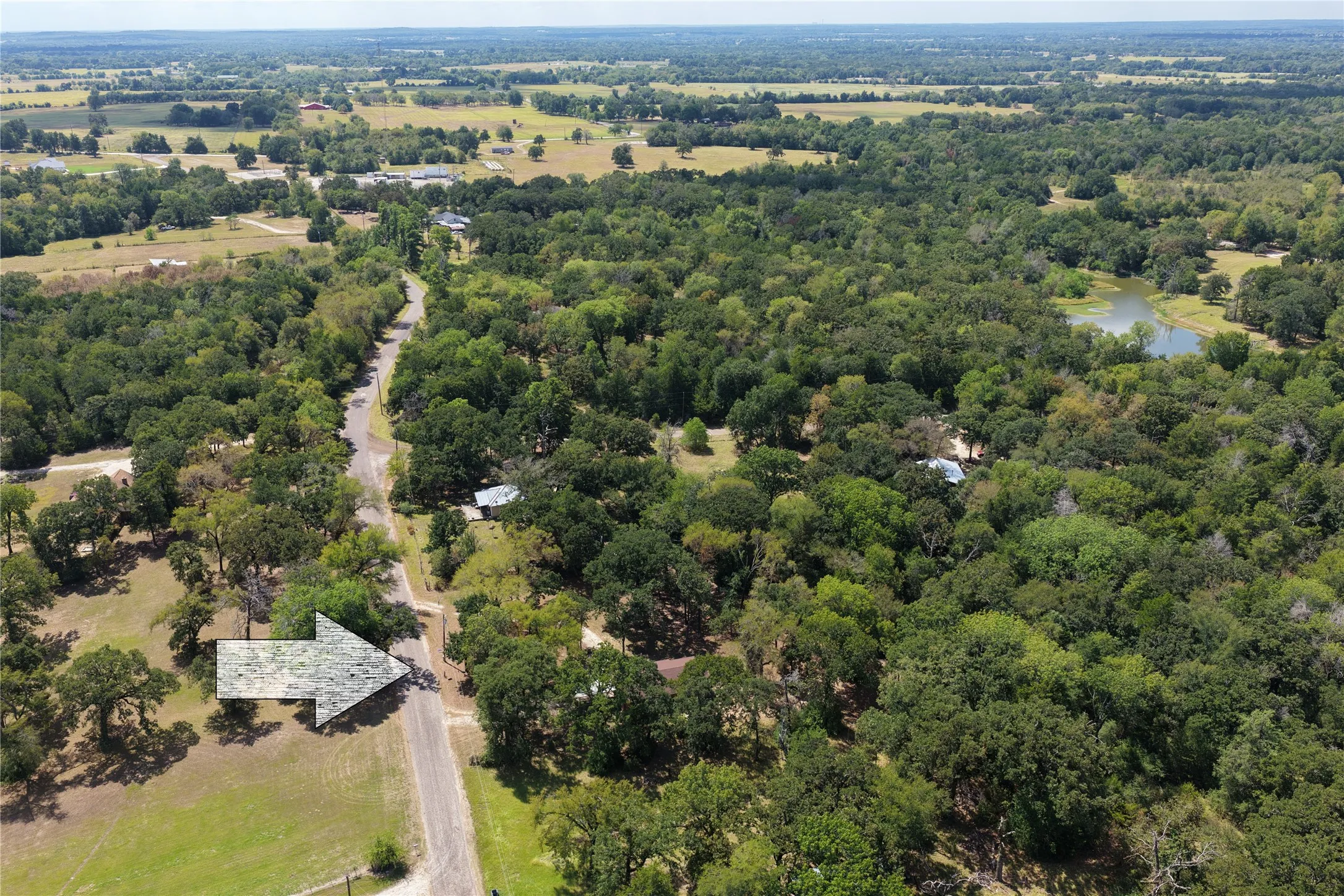Single Family Residence For Sale in Freestone County , 113 Fcr 523, Fairfield, Texas 75840, 2 Bedroom, 1 Bathroom, Garage spaces, 866 Sqft, built in 1975, mls#21369787, Real Estate Agent in Fairfield, Homes For Sale in Freestone county, Homes For Sale in Fairfield, Realtor in Fairfield Texas, Real Estate Brokerage Independent Realty Texas, Luminita Cordes Realtor