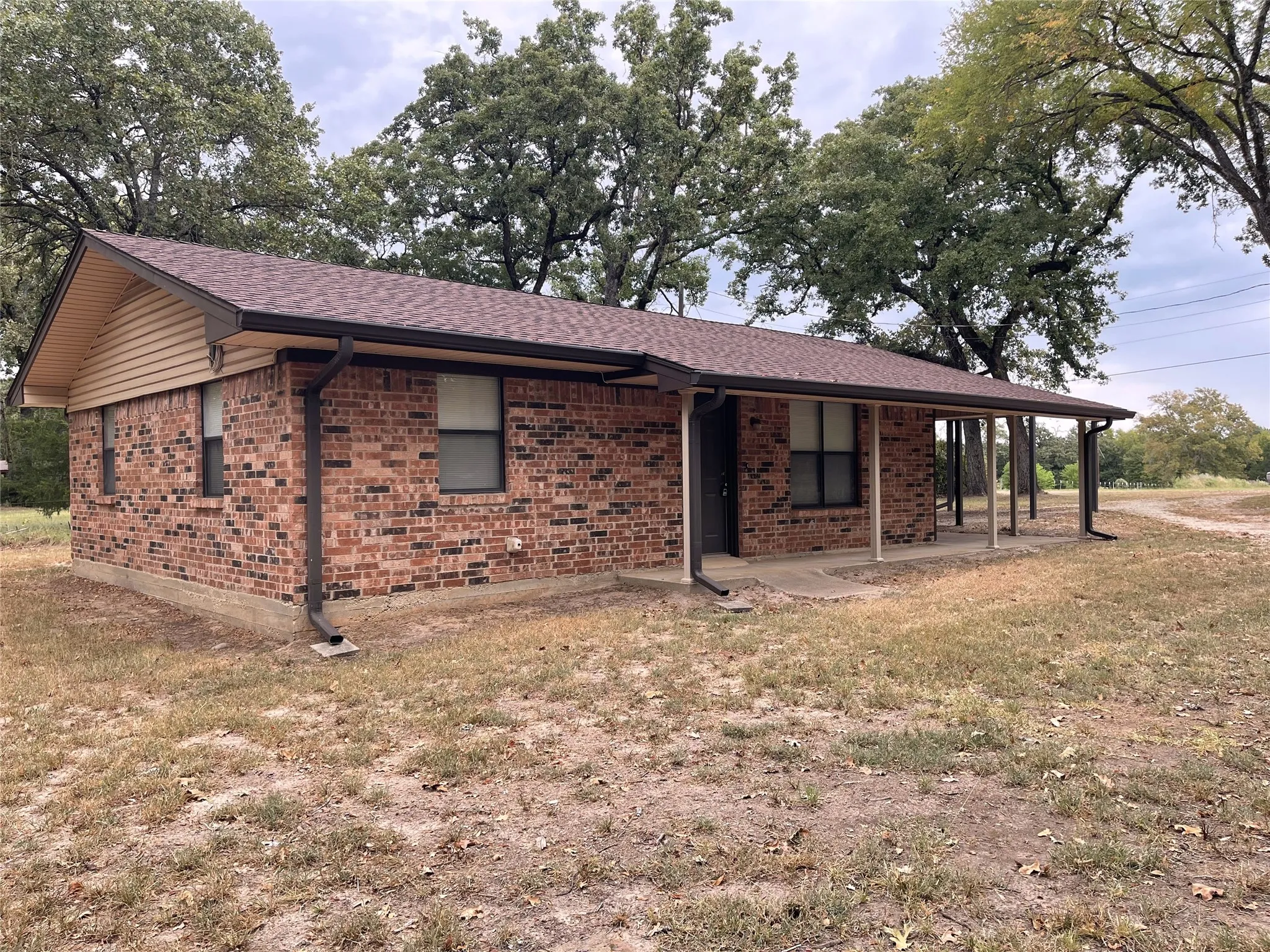 Single Family Residence For Sale in Freestone County , 113 Fcr 523, Fairfield, Texas 75840, 2 Bedroom, 1 Bathroom, Garage spaces, 866 Sqft, built in 1975, mls#21369787, Real Estate Agent in Fairfield, Homes For Sale in Freestone county, Homes For Sale in Fairfield, Realtor in Fairfield Texas, Real Estate Brokerage Independent Realty Texas, Luminita Cordes Realtor