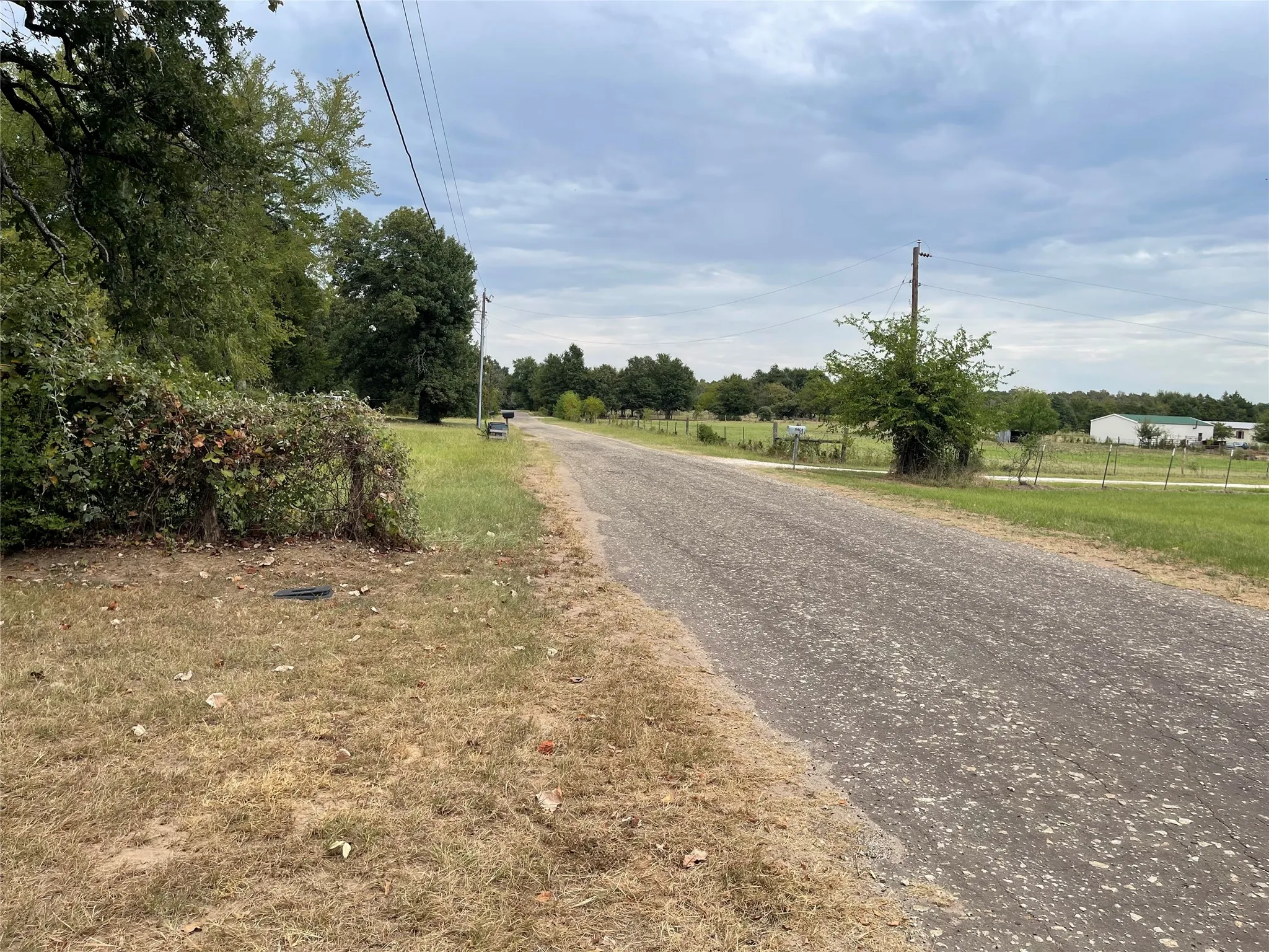 Single Family Residence For Sale in Freestone County , 113 Fcr 523, Fairfield, Texas 75840, 2 Bedroom, 1 Bathroom, Garage spaces, 866 Sqft, built in 1975, mls#21369787, Real Estate Agent in Fairfield, Homes For Sale in Freestone county, Homes For Sale in Fairfield, Realtor in Fairfield Texas, Real Estate Brokerage Independent Realty Texas, Luminita Cordes Realtor