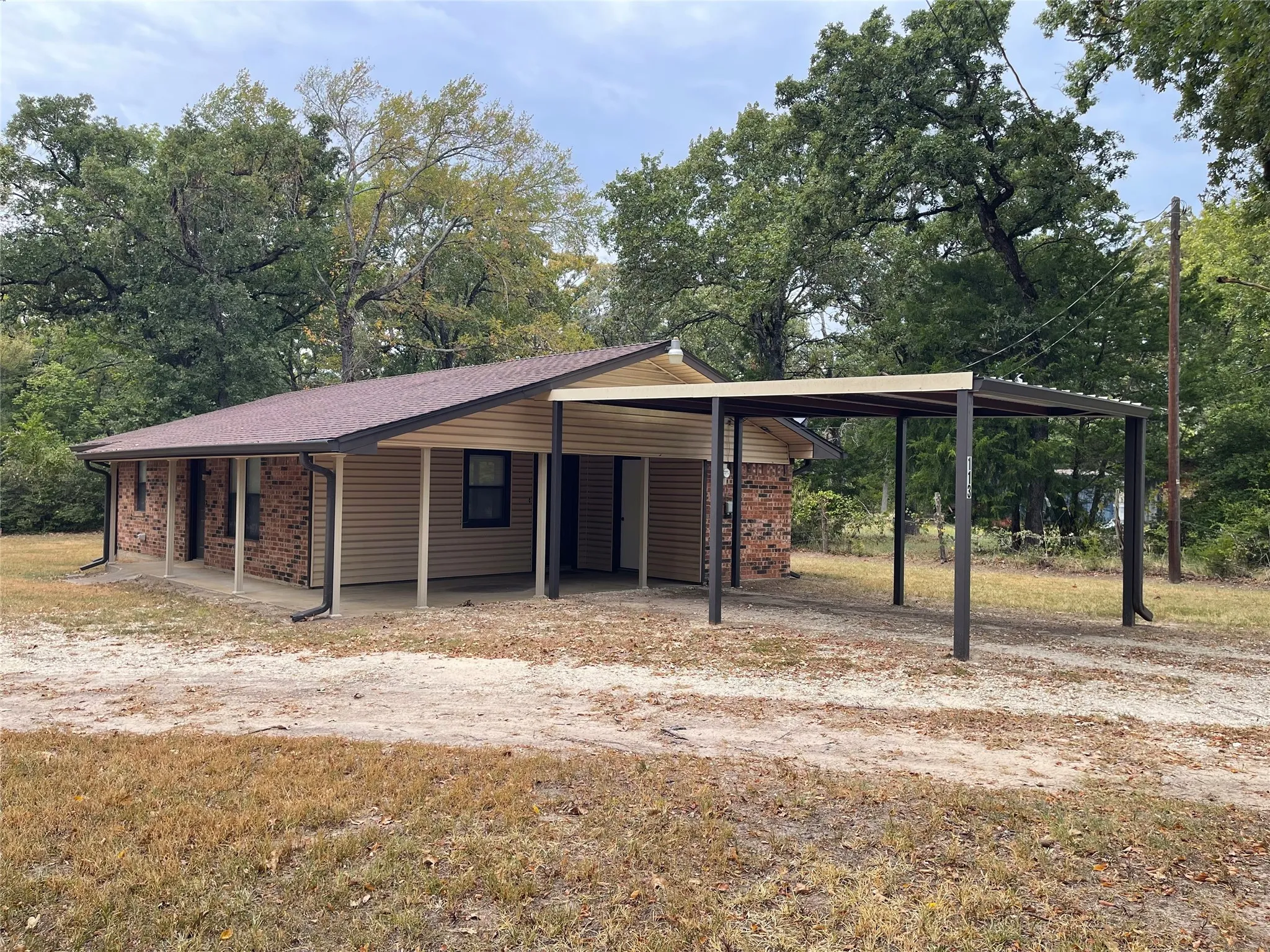 Single Family Residence For Sale in Freestone County , 113 Fcr 523, Fairfield, Texas 75840, 2 Bedroom, 1 Bathroom, Garage spaces, 866 Sqft, built in 1975, mls#21369787, Real Estate Agent in Fairfield, Homes For Sale in Freestone county, Homes For Sale in Fairfield, Realtor in Fairfield Texas, Real Estate Brokerage Independent Realty Texas, Luminita Cordes Realtor