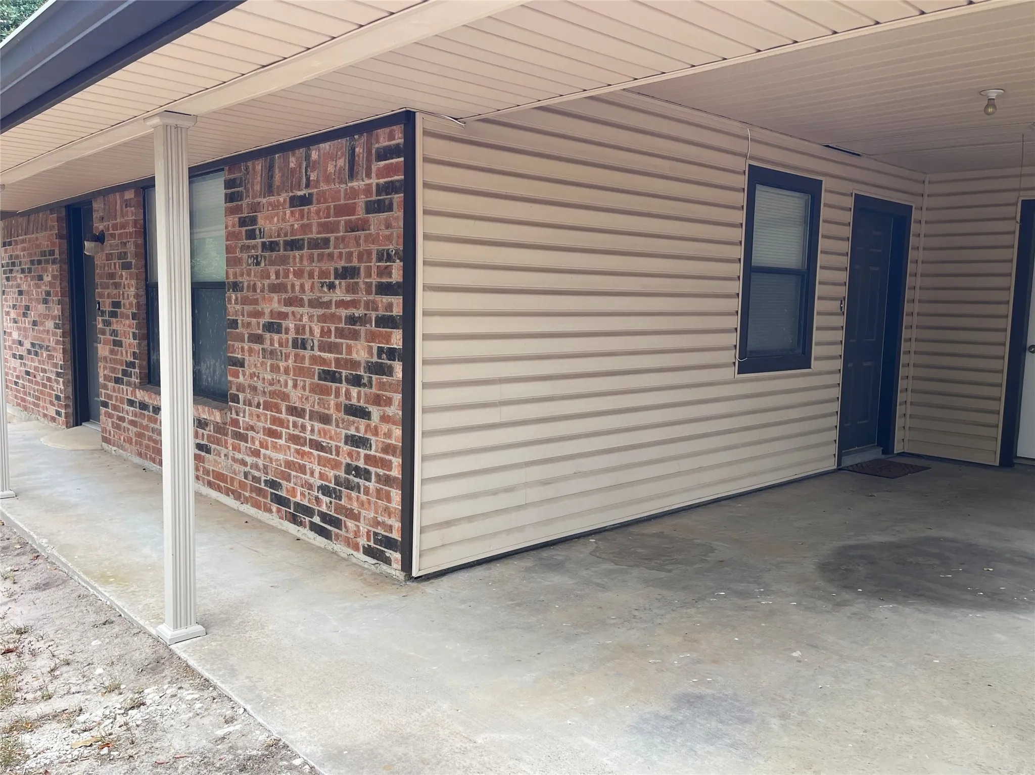 Single Family Residence For Sale in Freestone County , 113 Fcr 523, Fairfield, Texas 75840, 2 Bedroom, 1 Bathroom, Garage spaces, 866 Sqft, built in 1975, mls#21369787, Real Estate Agent in Fairfield, Homes For Sale in Freestone county, Homes For Sale in Fairfield, Realtor in Fairfield Texas, Real Estate Brokerage Independent Realty Texas, Luminita Cordes Realtor