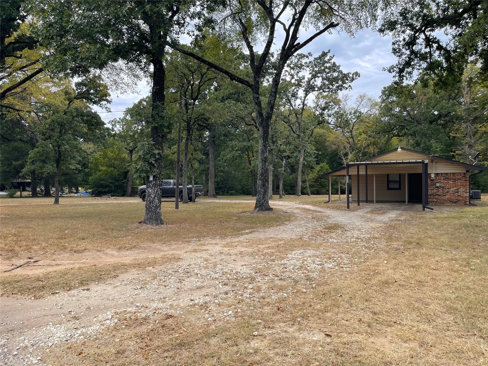 Single Family Residence For Sale in Freestone County , 113 Fcr 523, Fairfield, Texas 75840, 2 Bedroom, 1 Bathroom, Garage spaces, 866 Sqft, built in 1975, mls#21369787, Real Estate Agent in Fairfield, Homes For Sale in Freestone county, Homes For Sale in Fairfield, Realtor in Fairfield Texas, Real Estate Brokerage Independent Realty Texas, Luminita Cordes Realtor