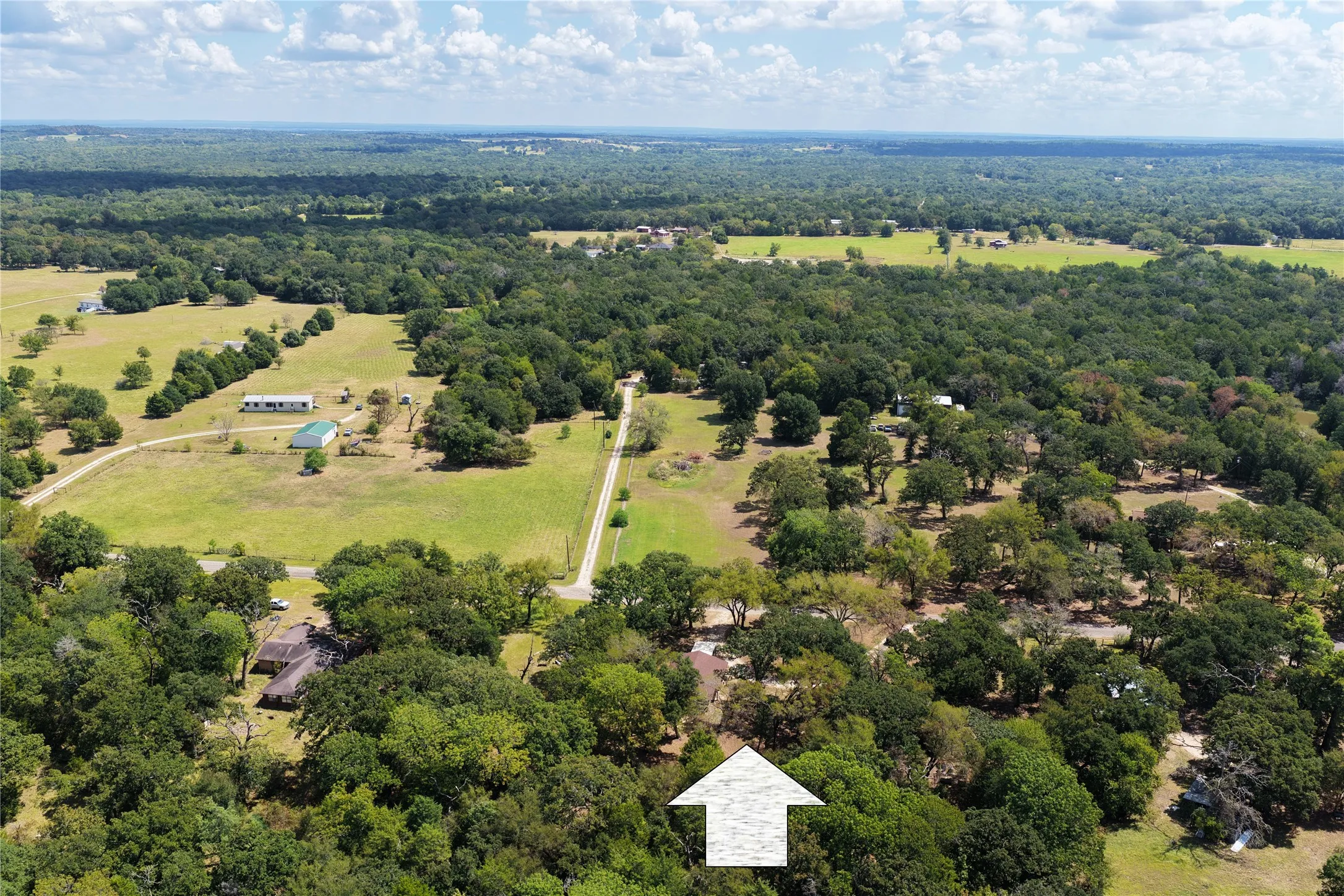 Single Family Residence For Sale in Freestone County , 113 Fcr 523, Fairfield, Texas 75840, 2 Bedroom, 1 Bathroom, Garage spaces, 866 Sqft, built in 1975, mls#21369787, Real Estate Agent in Fairfield, Homes For Sale in Freestone county, Homes For Sale in Fairfield, Realtor in Fairfield Texas, Real Estate Brokerage Independent Realty Texas, Luminita Cordes Realtor