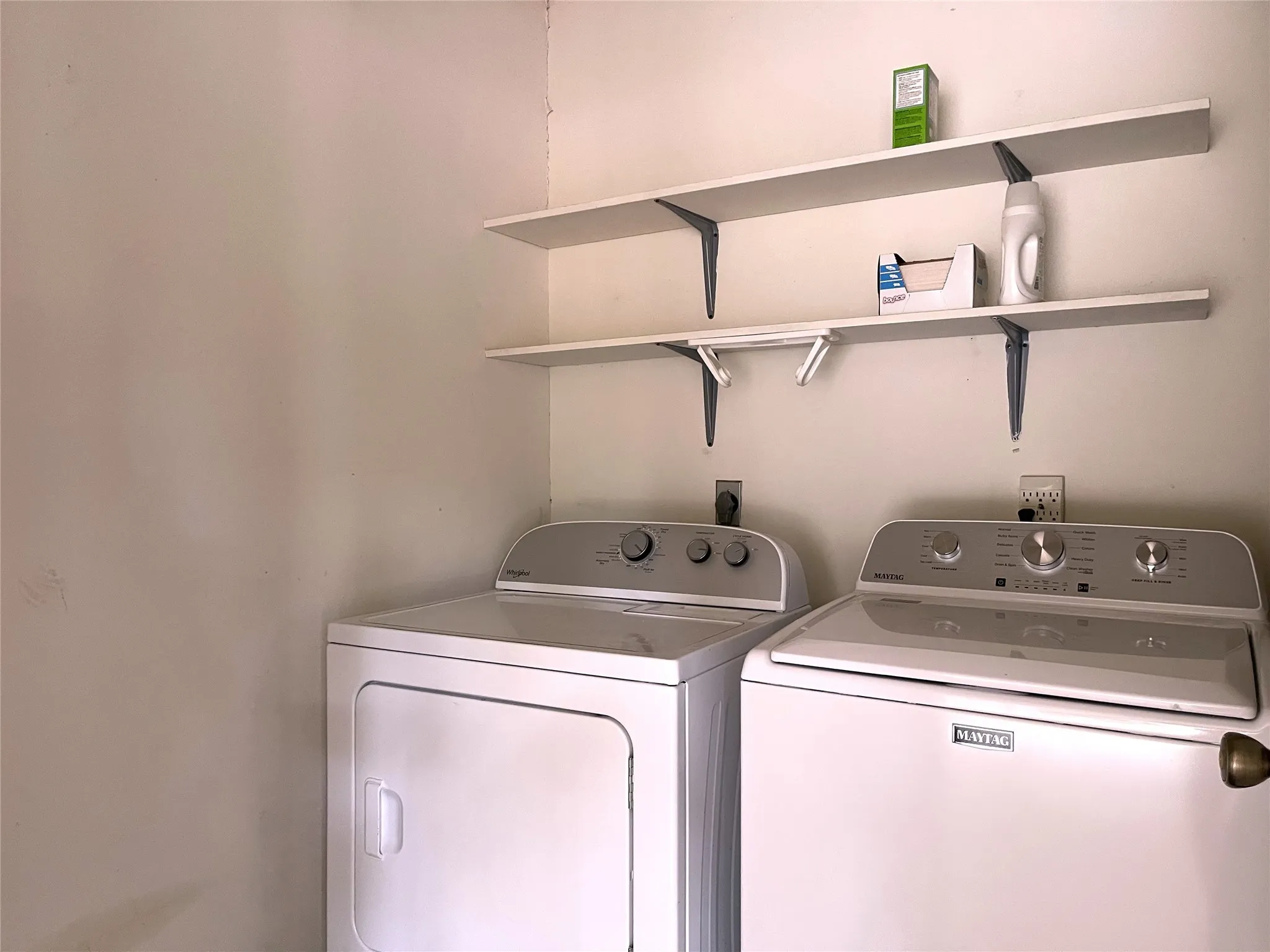 Single Family Residence For Sale in Freestone County , 113 Fcr 523, Fairfield, Texas 75840, 2 Bedroom, 1 Bathroom, Garage spaces, 866 Sqft, built in 1975, mls#21369787, Real Estate Agent in Fairfield, Homes For Sale in Freestone county, Homes For Sale in Fairfield, Realtor in Fairfield Texas, Real Estate Brokerage Independent Realty Texas, Luminita Cordes Realtor