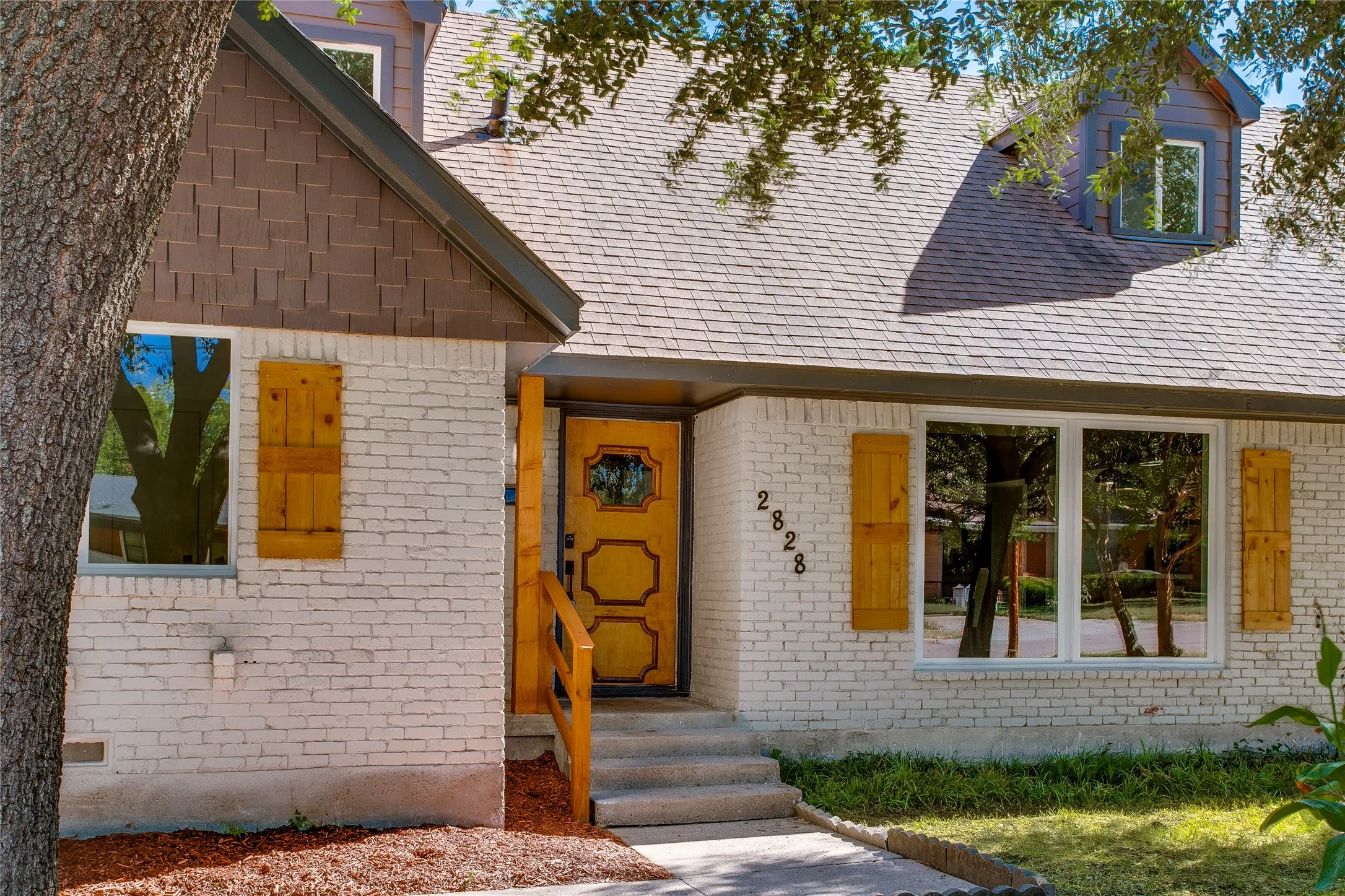 Single Family Residence For Sale in Dallas County , 2828 Larkspur Lane, Dallas, Texas 75233, 4 Bedroom, 3 Bathroom, 2 Garage spaces, 2,023 Sqft, built in 1963, mls#21369198, Real Estate Agent in Dallas, Homes For Sale in Dallas county, Homes For Sale in Dallas, Realtor in Dallas Texas, Real Estate Brokerage Independent Realty Texas, Luminita Cordes Realtor