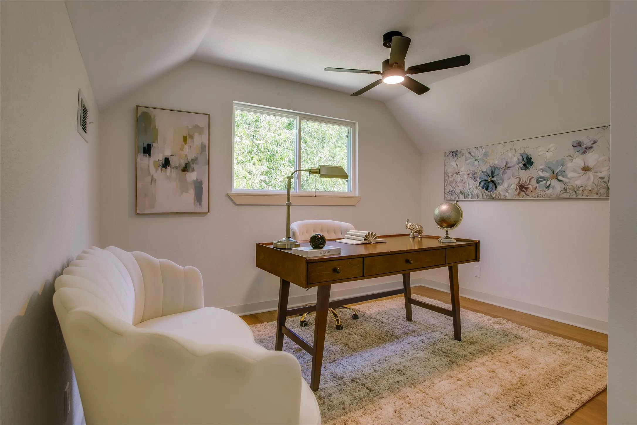 Single Family Residence For Sale in Dallas County , 2828 Larkspur Lane, Dallas, Texas 75233, 4 Bedroom, 3 Bathroom, 2 Garage spaces, 2,023 Sqft, built in 1963, mls#21369198, Real Estate Agent in Dallas, Homes For Sale in Dallas county, Homes For Sale in Dallas, Realtor in Dallas Texas, Real Estate Brokerage Independent Realty Texas, Luminita Cordes Realtor