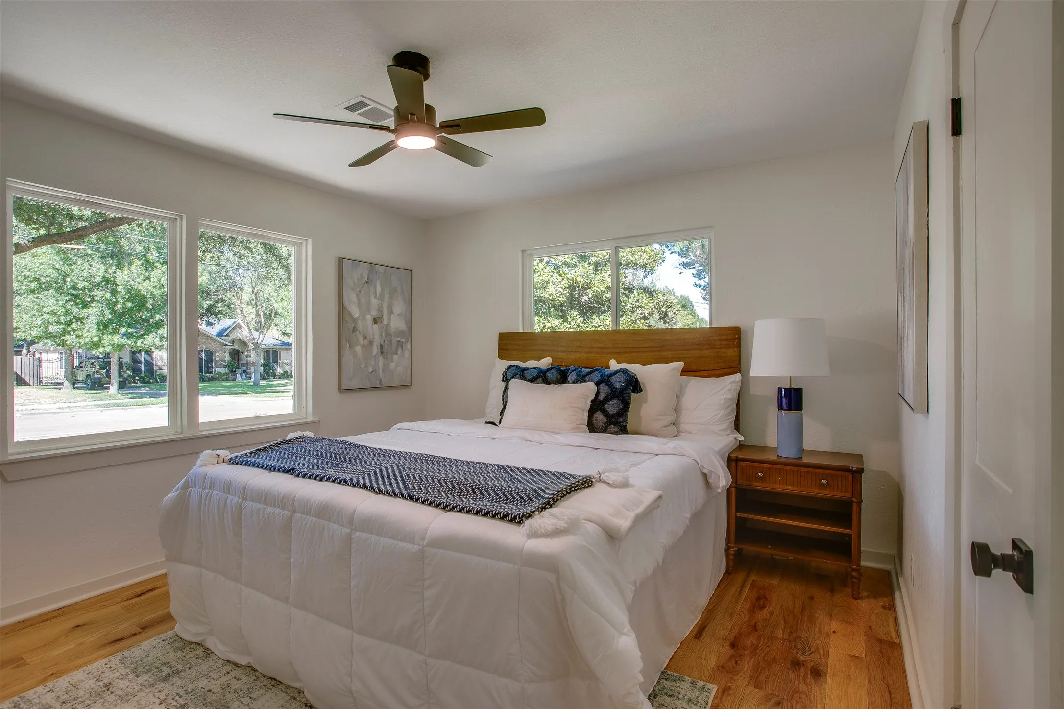 Single Family Residence For Sale in Dallas County , 2828 Larkspur Lane, Dallas, Texas 75233, 4 Bedroom, 3 Bathroom, 2 Garage spaces, 2,023 Sqft, built in 1963, mls#21369198, Real Estate Agent in Dallas, Homes For Sale in Dallas county, Homes For Sale in Dallas, Realtor in Dallas Texas, Real Estate Brokerage Independent Realty Texas, Luminita Cordes Realtor