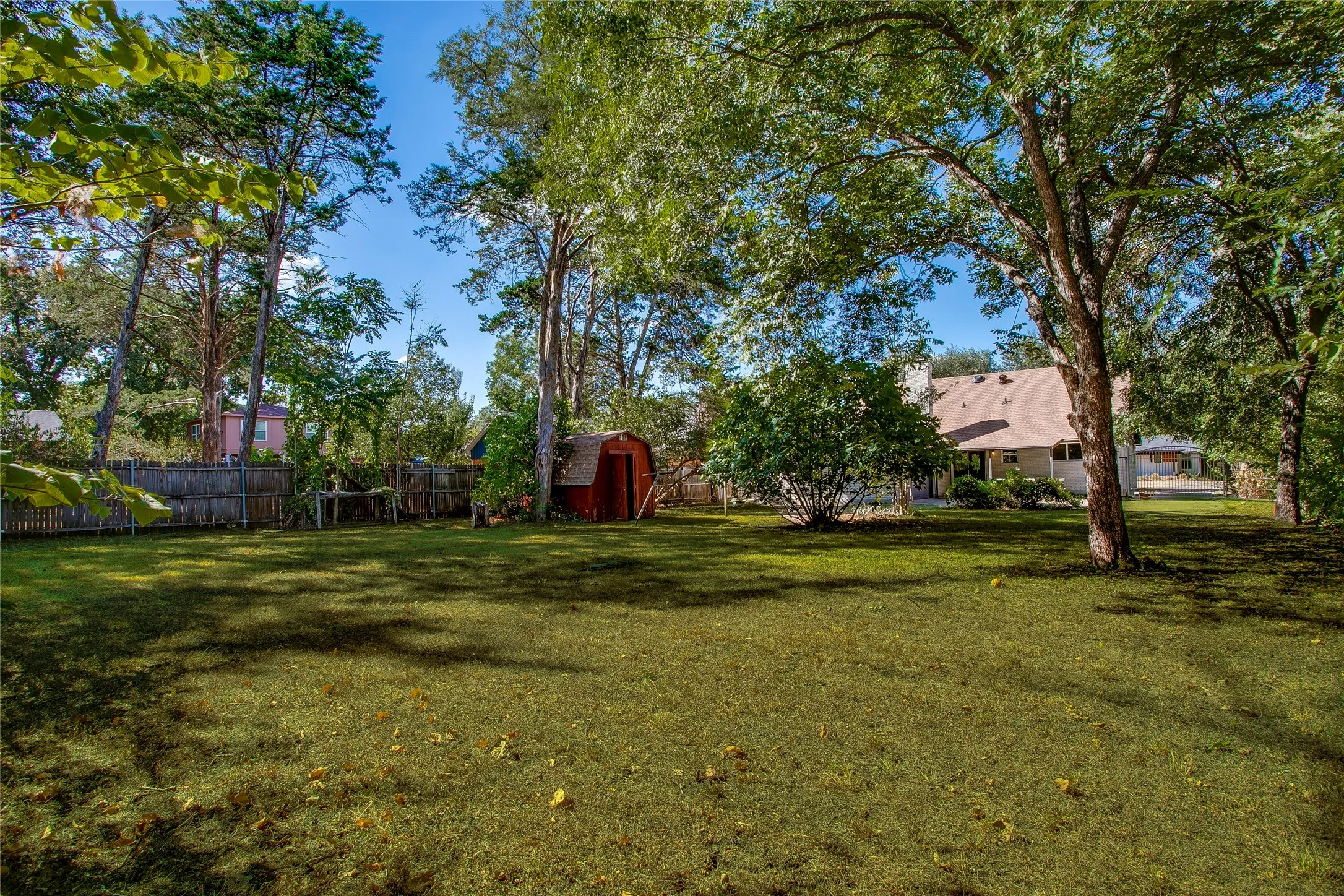 Single Family Residence For Sale in Dallas County , 2828 Larkspur Lane, Dallas, Texas 75233, 4 Bedroom, 3 Bathroom, 2 Garage spaces, 2,023 Sqft, built in 1963, mls#21369198, Real Estate Agent in Dallas, Homes For Sale in Dallas county, Homes For Sale in Dallas, Realtor in Dallas Texas, Real Estate Brokerage Independent Realty Texas, Luminita Cordes Realtor