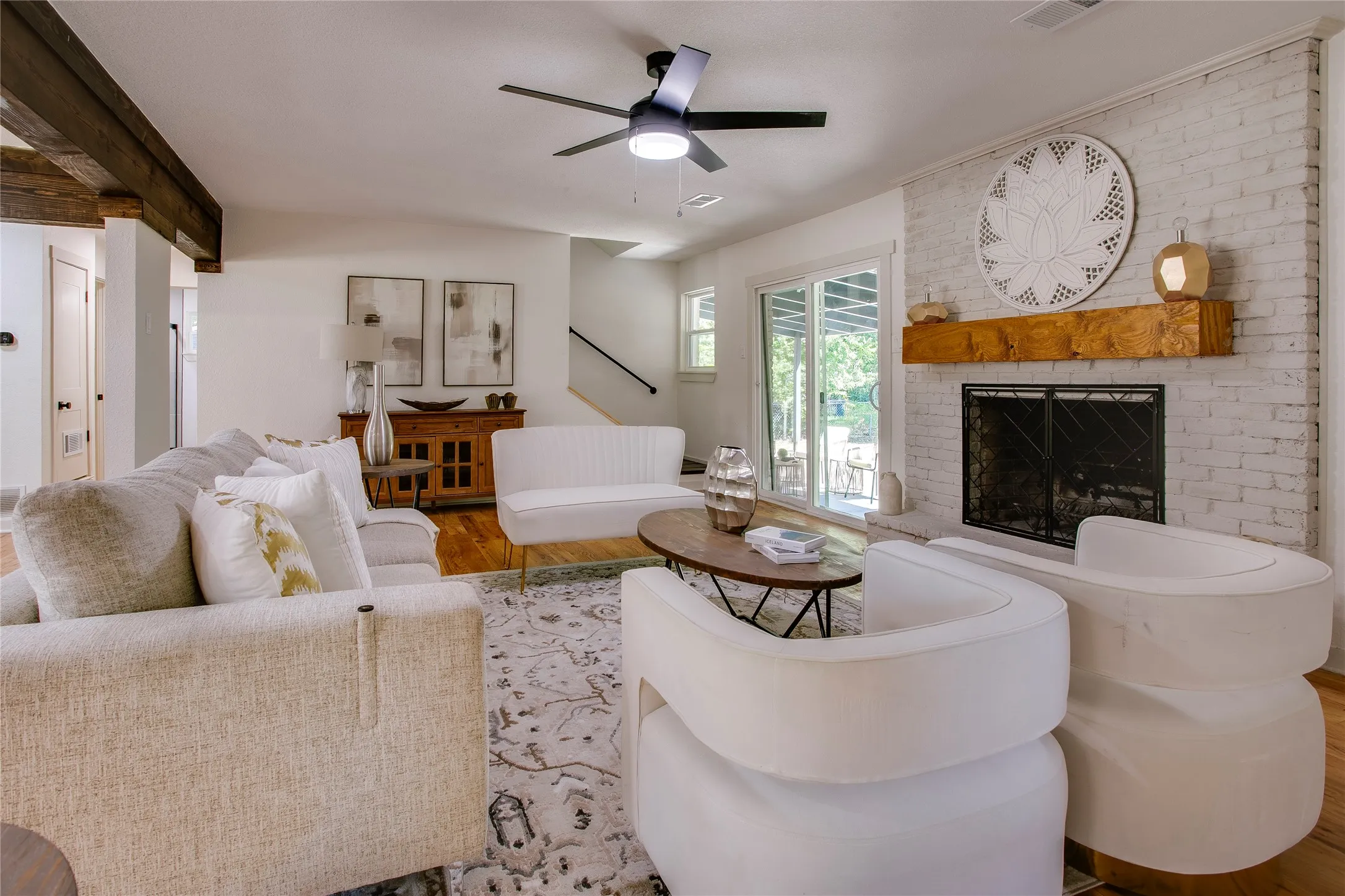 Single Family Residence For Sale in Dallas County , 2828 Larkspur Lane, Dallas, Texas 75233, 4 Bedroom, 3 Bathroom, 2 Garage spaces, 2,023 Sqft, built in 1963, mls#21369198, Real Estate Agent in Dallas, Homes For Sale in Dallas county, Homes For Sale in Dallas, Realtor in Dallas Texas, Real Estate Brokerage Independent Realty Texas, Luminita Cordes Realtor