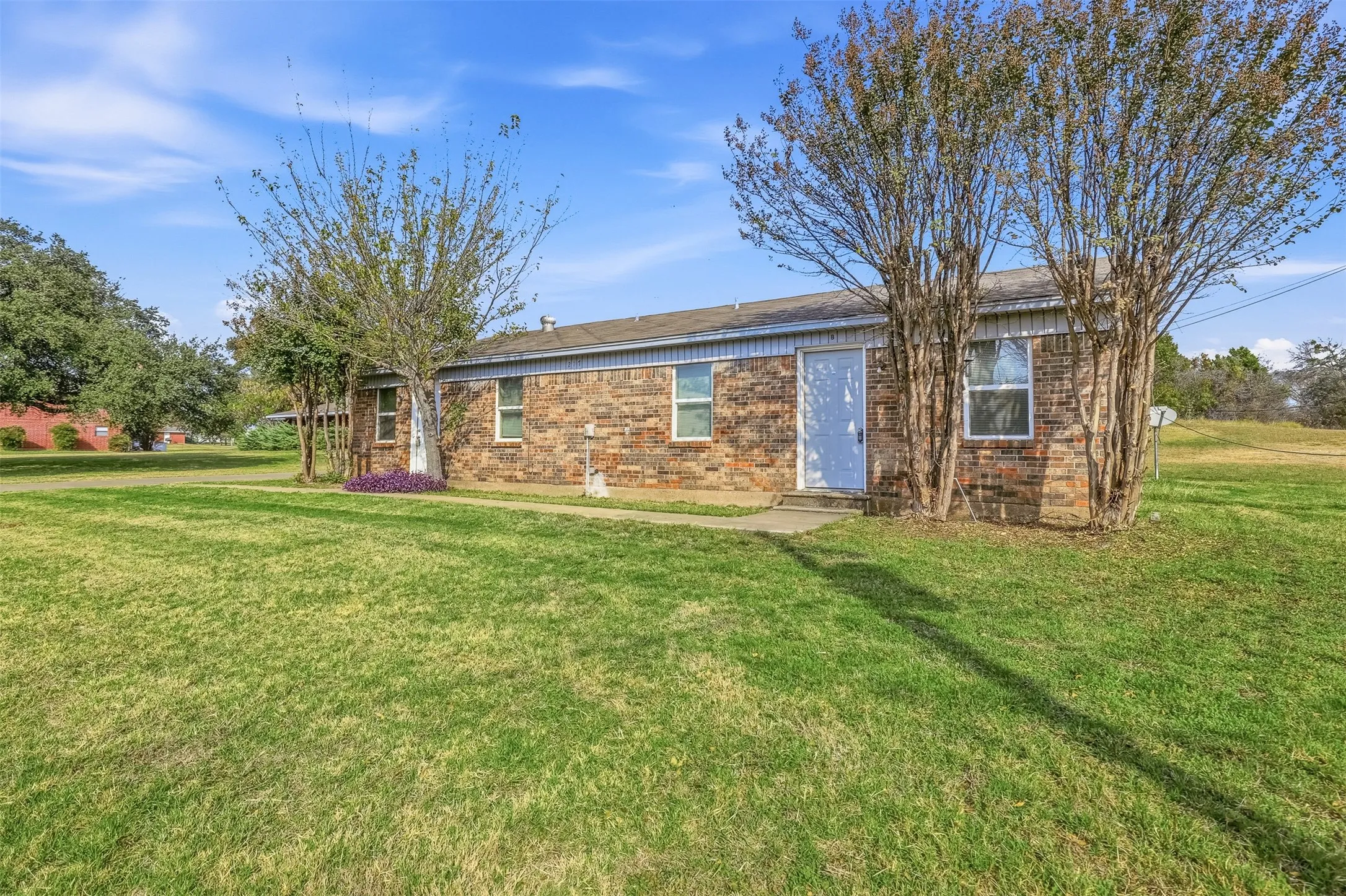 Duplex For Rent in Parker County , 217 Joyce Street B, Weatherford, Texas 76085, 2 Bedroom, 1 Bathroom, Garage spaces, 3,356 Sqft, built in 1978, mls#21379020, Real Estate Agent in Weatherford, Homes For Rent in Parker county, Homes For Rent in Weatherford, Realtor in Weatherford Texas, Real Estate Brokerage Independent Realty Texas, Luminita Cordes Realtor