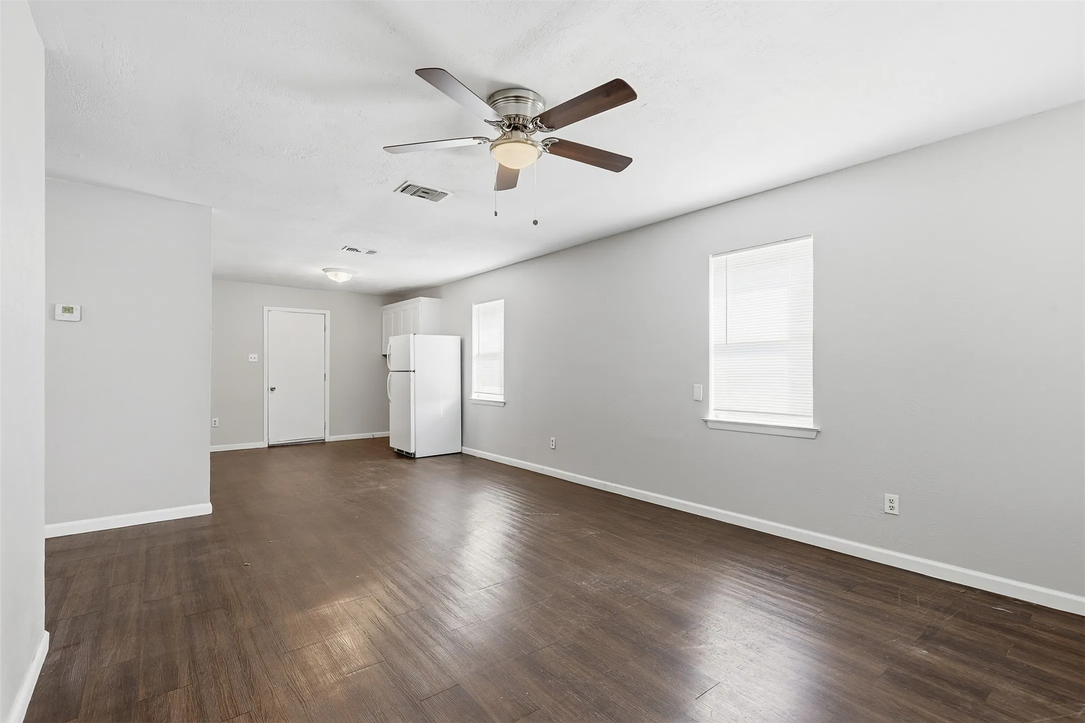 Duplex For Rent in Parker County , 217 Joyce Street B, Weatherford, Texas 76085, 2 Bedroom, 1 Bathroom, Garage spaces, 3,356 Sqft, built in 1978, mls#21379020, Real Estate Agent in Weatherford, Homes For Rent in Parker county, Homes For Rent in Weatherford, Realtor in Weatherford Texas, Real Estate Brokerage Independent Realty Texas, Luminita Cordes Realtor
