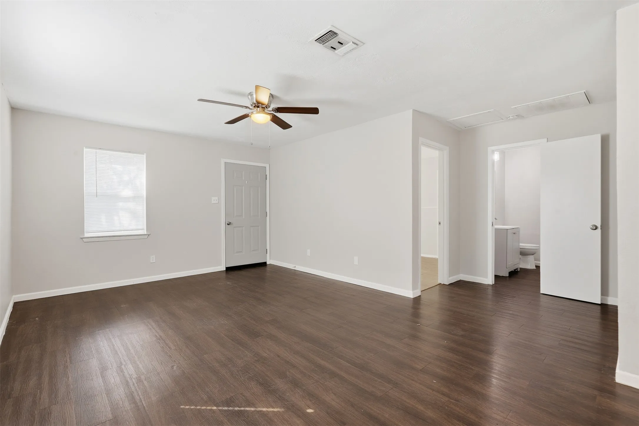 Duplex For Rent in Parker County , 217 Joyce Street B, Weatherford, Texas 76085, 2 Bedroom, 1 Bathroom, Garage spaces, 3,356 Sqft, built in 1978, mls#21379020, Real Estate Agent in Weatherford, Homes For Rent in Parker county, Homes For Rent in Weatherford, Realtor in Weatherford Texas, Real Estate Brokerage Independent Realty Texas, Luminita Cordes Realtor