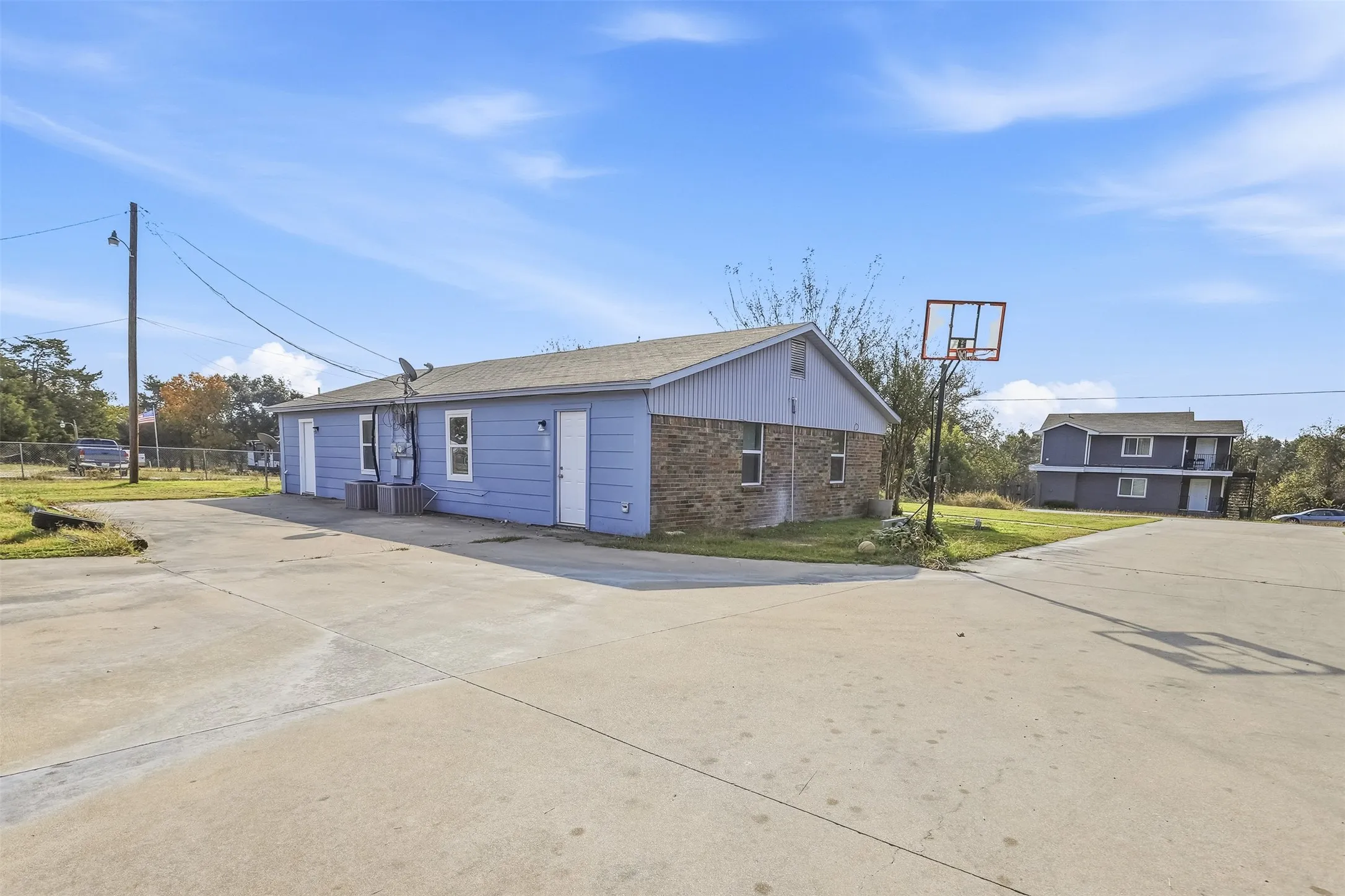 Duplex For Rent in Parker County , 217 Joyce Street B, Weatherford, Texas 76085, 2 Bedroom, 1 Bathroom, Garage spaces, 3,356 Sqft, built in 1978, mls#21379020, Real Estate Agent in Weatherford, Homes For Rent in Parker county, Homes For Rent in Weatherford, Realtor in Weatherford Texas, Real Estate Brokerage Independent Realty Texas, Luminita Cordes Realtor