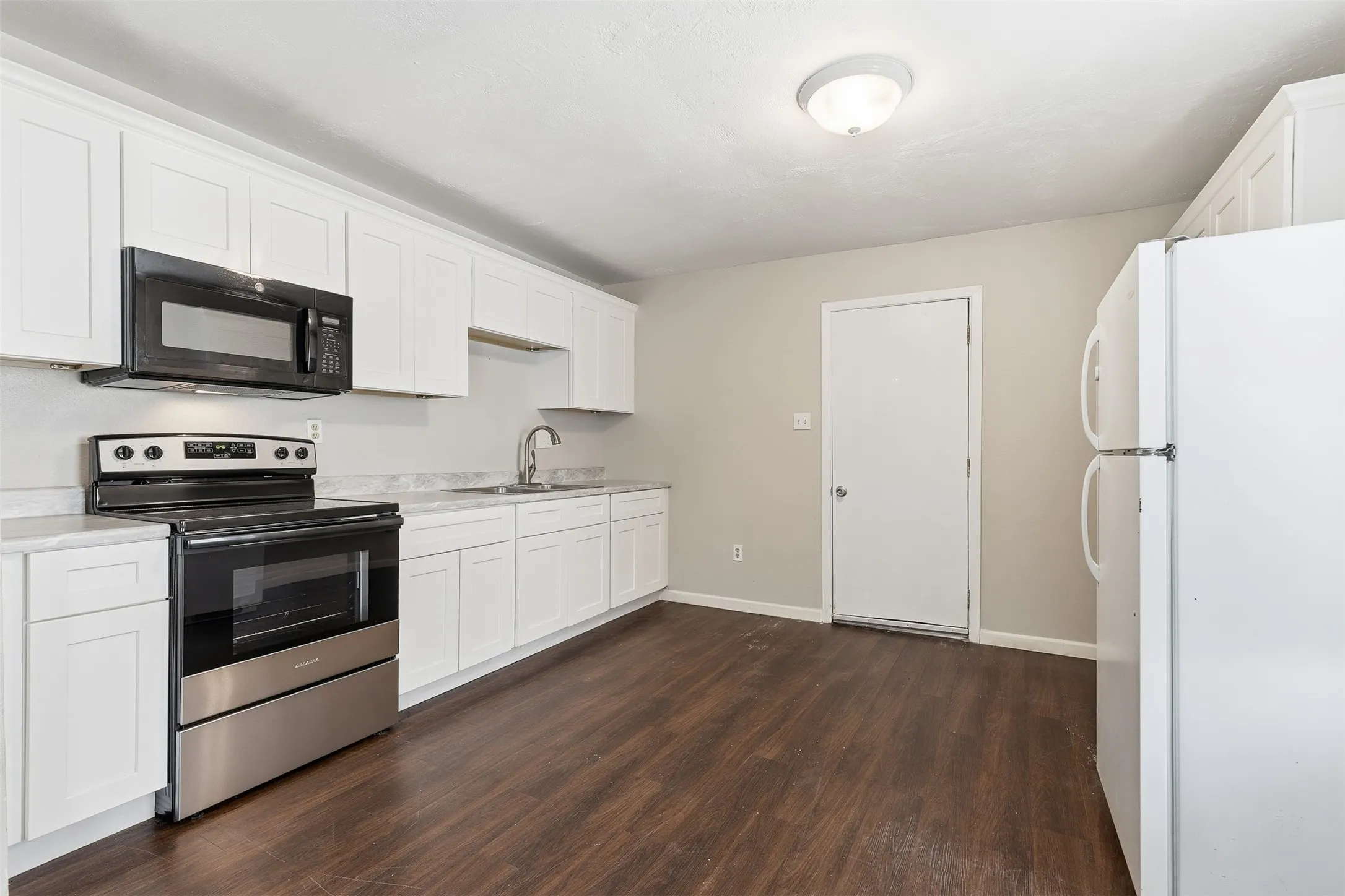 Duplex For Rent in Parker County , 217 Joyce Street B, Weatherford, Texas 76085, 2 Bedroom, 1 Bathroom, Garage spaces, 3,356 Sqft, built in 1978, mls#21379020, Real Estate Agent in Weatherford, Homes For Rent in Parker county, Homes For Rent in Weatherford, Realtor in Weatherford Texas, Real Estate Brokerage Independent Realty Texas, Luminita Cordes Realtor