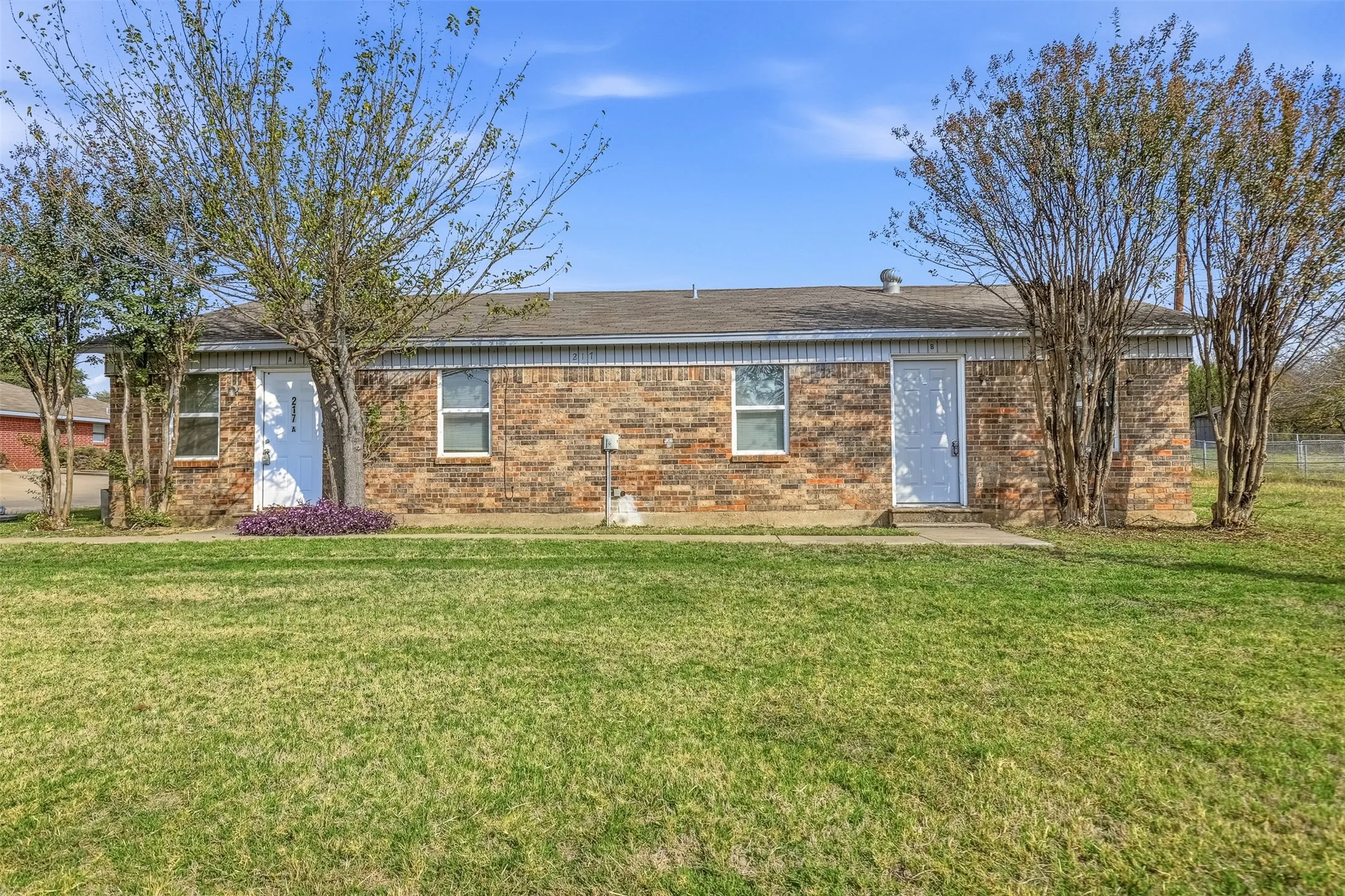 Duplex For Rent in Parker County , 217 Joyce Street B, Weatherford, Texas 76085, 2 Bedroom, 1 Bathroom, Garage spaces, 3,356 Sqft, built in 1978, mls#21379020, Real Estate Agent in Weatherford, Homes For Rent in Parker county, Homes For Rent in Weatherford, Realtor in Weatherford Texas, Real Estate Brokerage Independent Realty Texas, Luminita Cordes Realtor
