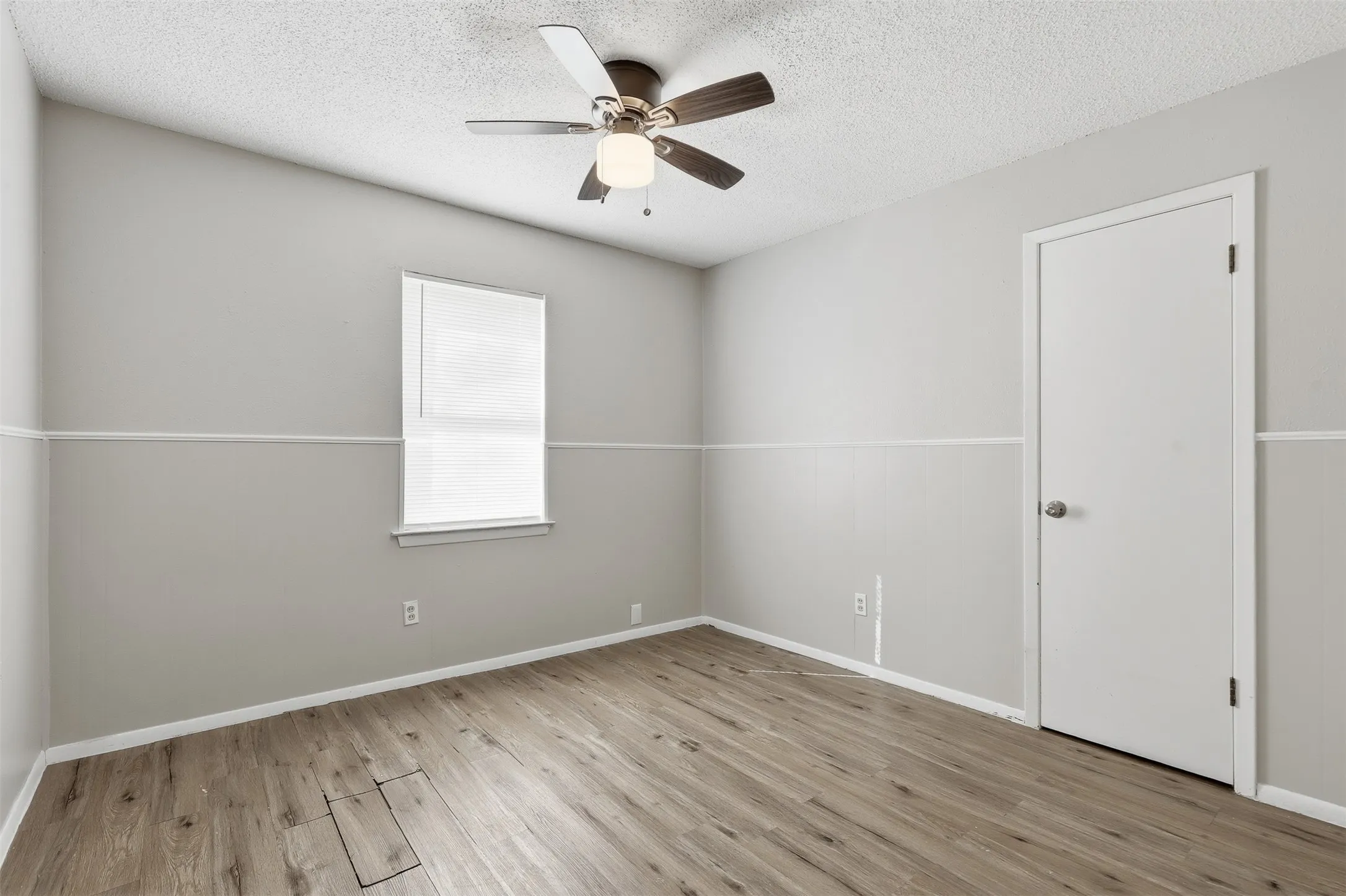Duplex For Rent in Parker County , 217 Joyce Street B, Weatherford, Texas 76085, 2 Bedroom, 1 Bathroom, Garage spaces, 3,356 Sqft, built in 1978, mls#21379020, Real Estate Agent in Weatherford, Homes For Rent in Parker county, Homes For Rent in Weatherford, Realtor in Weatherford Texas, Real Estate Brokerage Independent Realty Texas, Luminita Cordes Realtor