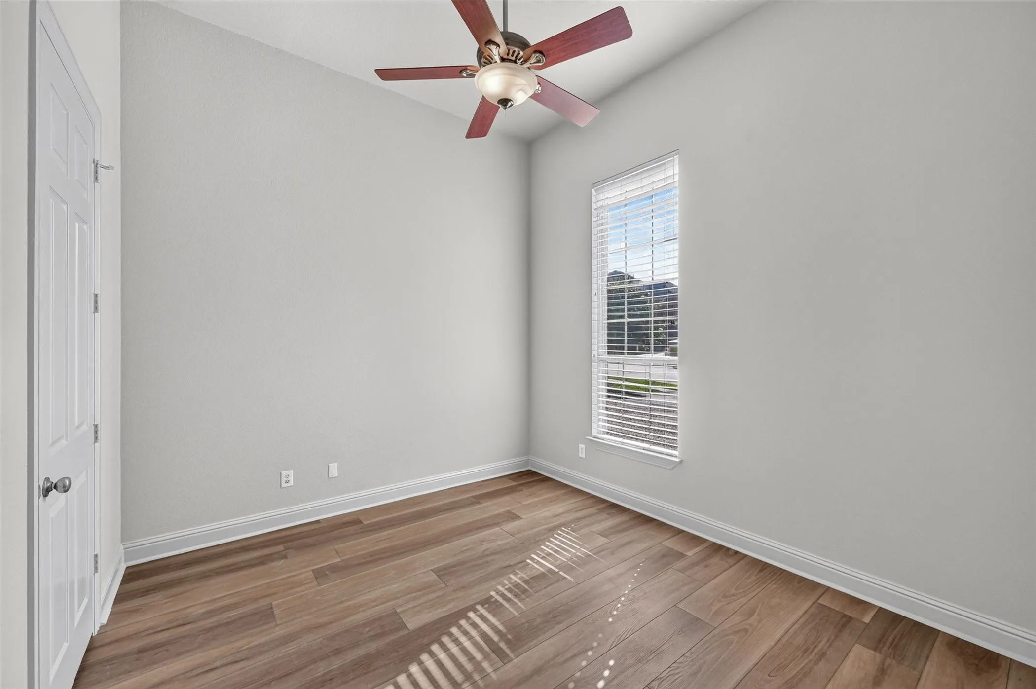 Single Family Residence For Sale in Dallas County , 10328 Offshore Drive, Irving, Texas 75063, 3 Bedroom, 3 Bathroom, 2 Garage spaces, 2,463 Sqft, built in 2004, mls#21378375, Real Estate Agent in Irving, Homes For Sale in Dallas county, Homes For Sale in Irving, Realtor in Irving Texas, Real Estate Brokerage Independent Realty Texas, Luminita Cordes Realtor