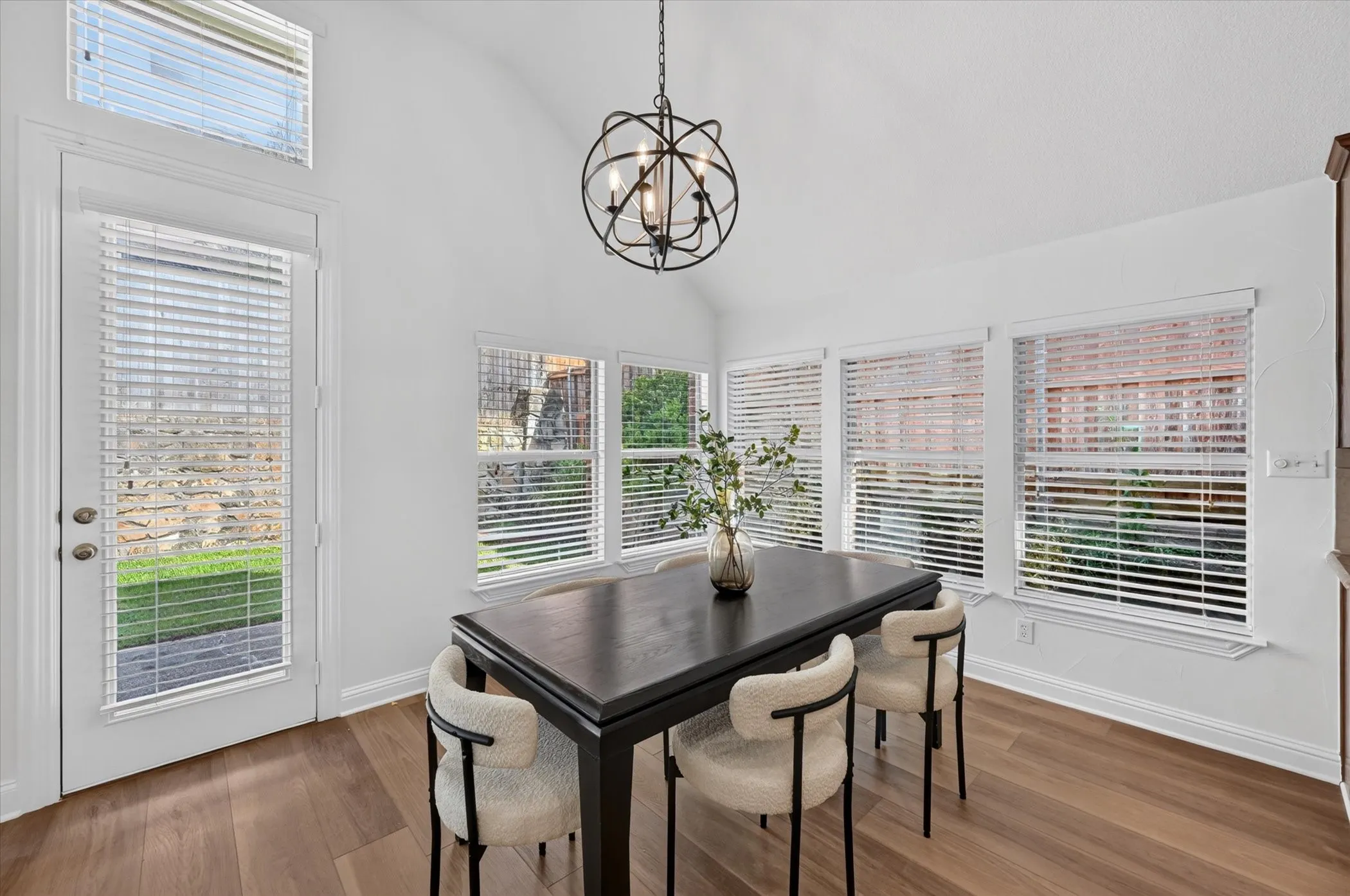 Single Family Residence For Sale in Dallas County , 10328 Offshore Drive, Irving, Texas 75063, 3 Bedroom, 3 Bathroom, 2 Garage spaces, 2,463 Sqft, built in 2004, mls#21378375, Real Estate Agent in Irving, Homes For Sale in Dallas county, Homes For Sale in Irving, Realtor in Irving Texas, Real Estate Brokerage Independent Realty Texas, Luminita Cordes Realtor