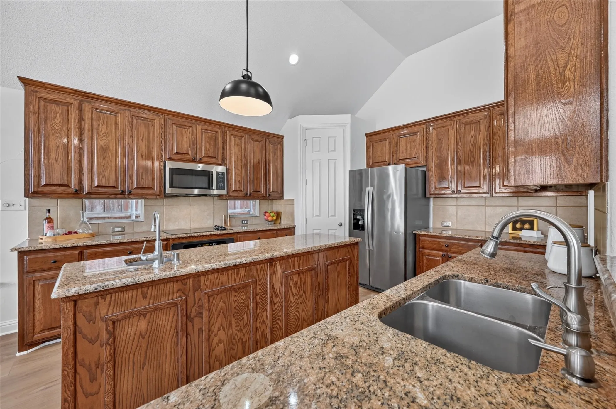 Single Family Residence For Sale in Dallas County , 10328 Offshore Drive, Irving, Texas 75063, 3 Bedroom, 3 Bathroom, 2 Garage spaces, 2,463 Sqft, built in 2004, mls#21378375, Real Estate Agent in Irving, Homes For Sale in Dallas county, Homes For Sale in Irving, Realtor in Irving Texas, Real Estate Brokerage Independent Realty Texas, Luminita Cordes Realtor