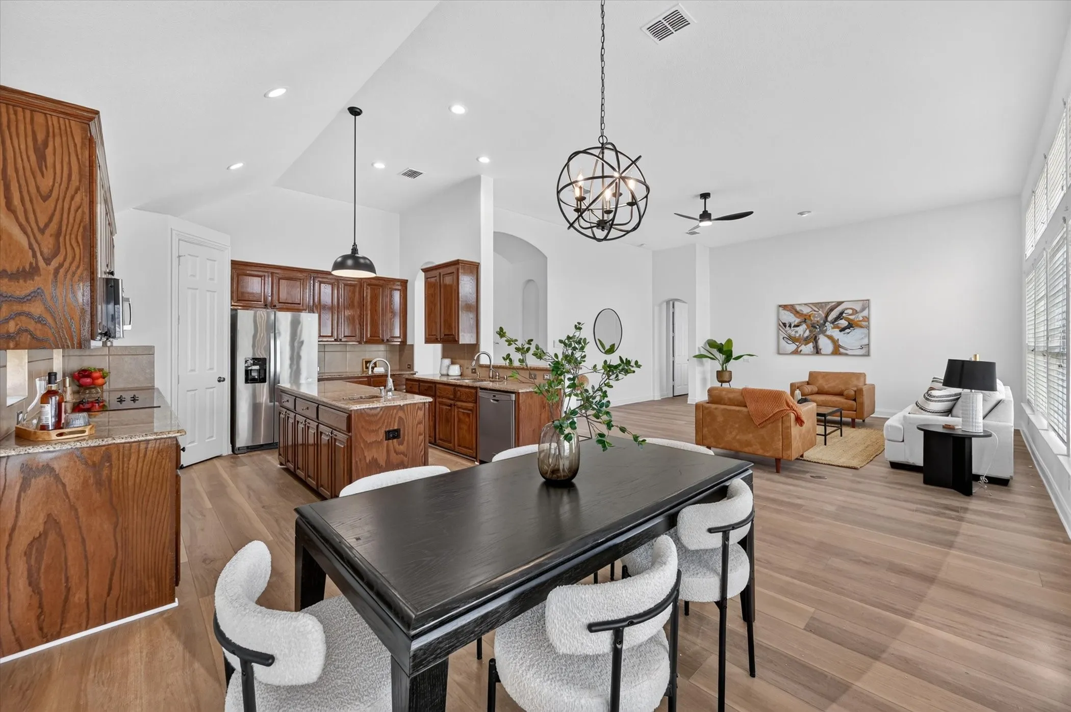 Single Family Residence For Sale in Dallas County , 10328 Offshore Drive, Irving, Texas 75063, 3 Bedroom, 3 Bathroom, 2 Garage spaces, 2,463 Sqft, built in 2004, mls#21378375, Real Estate Agent in Irving, Homes For Sale in Dallas county, Homes For Sale in Irving, Realtor in Irving Texas, Real Estate Brokerage Independent Realty Texas, Luminita Cordes Realtor