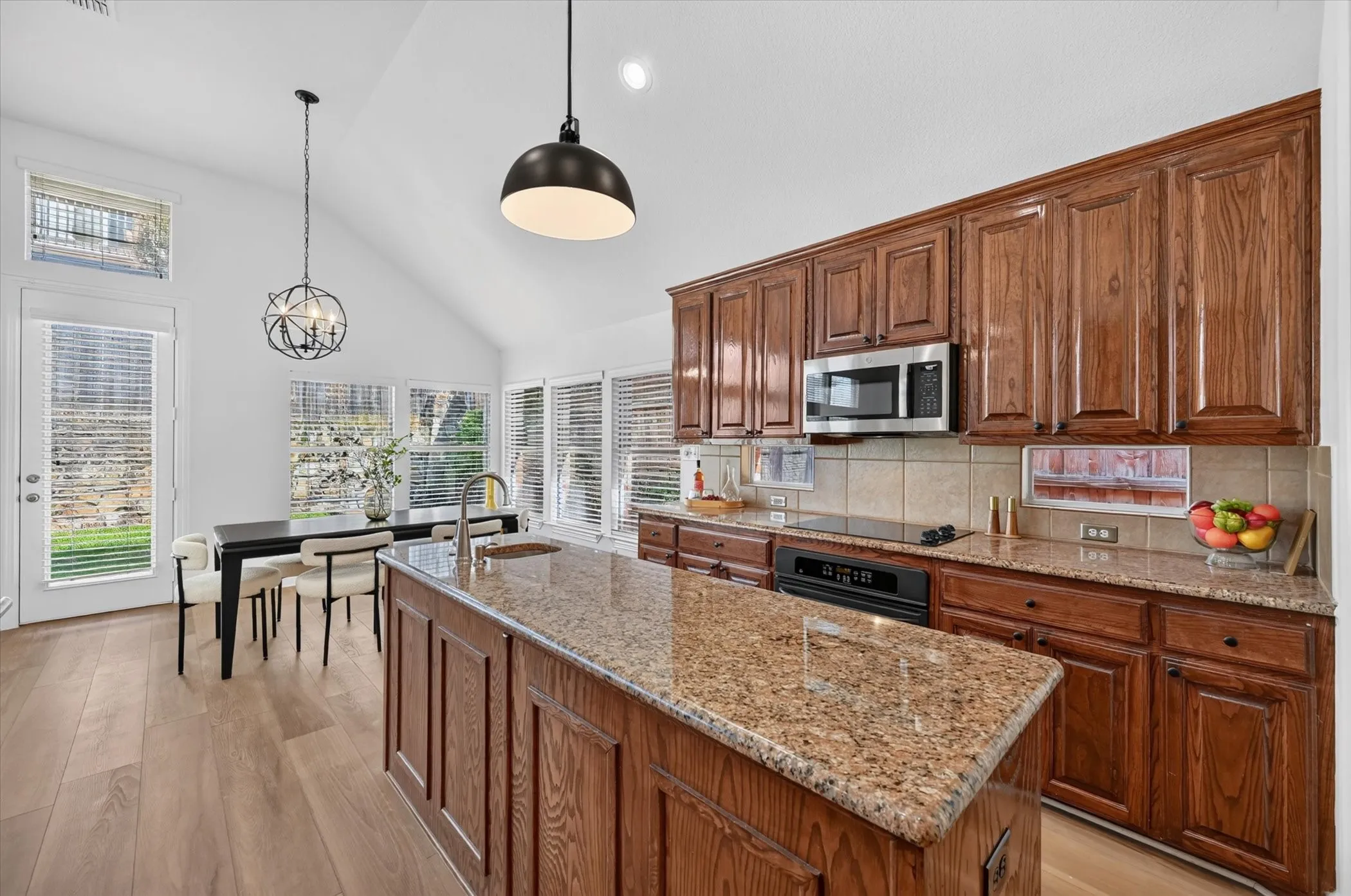 Single Family Residence For Sale in Dallas County , 10328 Offshore Drive, Irving, Texas 75063, 3 Bedroom, 3 Bathroom, 2 Garage spaces, 2,463 Sqft, built in 2004, mls#21378375, Real Estate Agent in Irving, Homes For Sale in Dallas county, Homes For Sale in Irving, Realtor in Irving Texas, Real Estate Brokerage Independent Realty Texas, Luminita Cordes Realtor