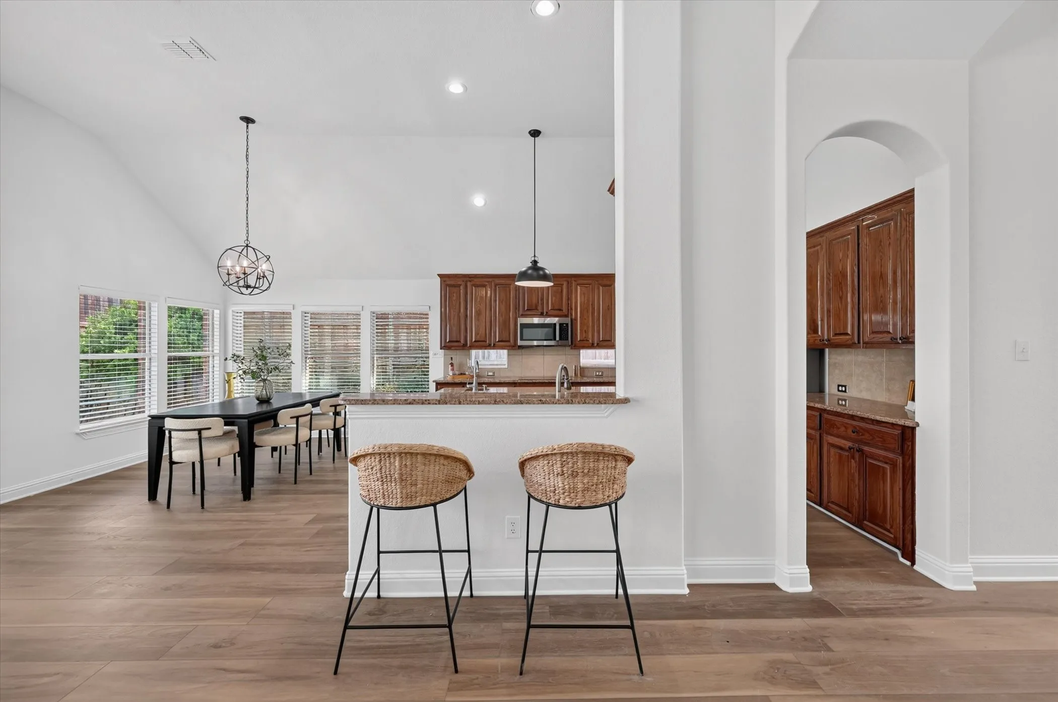 Single Family Residence For Sale in Dallas County , 10328 Offshore Drive, Irving, Texas 75063, 3 Bedroom, 3 Bathroom, 2 Garage spaces, 2,463 Sqft, built in 2004, mls#21378375, Real Estate Agent in Irving, Homes For Sale in Dallas county, Homes For Sale in Irving, Realtor in Irving Texas, Real Estate Brokerage Independent Realty Texas, Luminita Cordes Realtor
