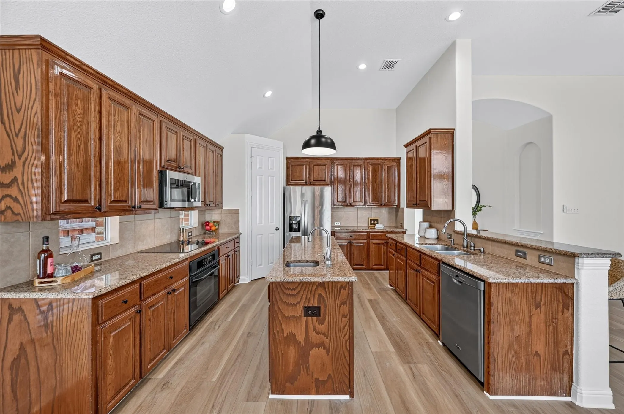 Single Family Residence For Sale in Dallas County , 10328 Offshore Drive, Irving, Texas 75063, 3 Bedroom, 3 Bathroom, 2 Garage spaces, 2,463 Sqft, built in 2004, mls#21378375, Real Estate Agent in Irving, Homes For Sale in Dallas county, Homes For Sale in Irving, Realtor in Irving Texas, Real Estate Brokerage Independent Realty Texas, Luminita Cordes Realtor