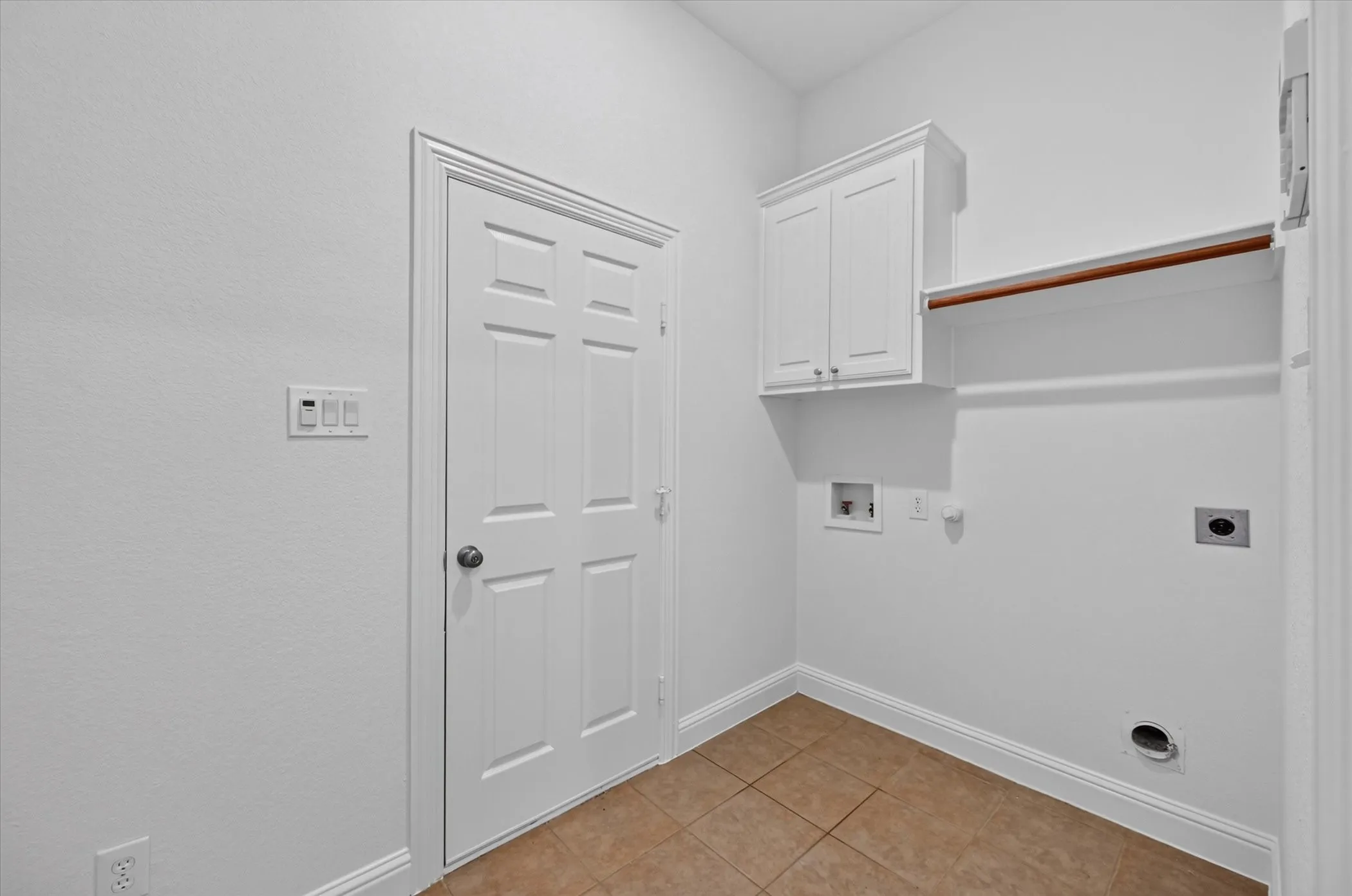 Single Family Residence For Sale in Dallas County , 10328 Offshore Drive, Irving, Texas 75063, 3 Bedroom, 3 Bathroom, 2 Garage spaces, 2,463 Sqft, built in 2004, mls#21378375, Real Estate Agent in Irving, Homes For Sale in Dallas county, Homes For Sale in Irving, Realtor in Irving Texas, Real Estate Brokerage Independent Realty Texas, Luminita Cordes Realtor