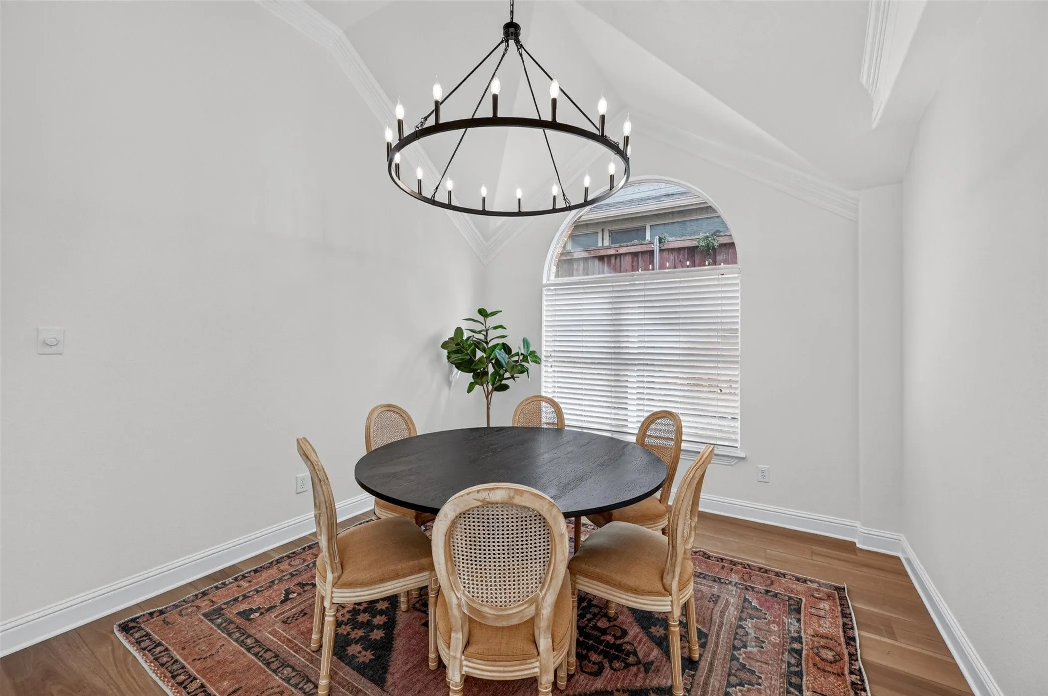 Single Family Residence For Sale in Dallas County , 10328 Offshore Drive, Irving, Texas 75063, 3 Bedroom, 3 Bathroom, 2 Garage spaces, 2,463 Sqft, built in 2004, mls#21378375, Real Estate Agent in Irving, Homes For Sale in Dallas county, Homes For Sale in Irving, Realtor in Irving Texas, Real Estate Brokerage Independent Realty Texas, Luminita Cordes Realtor