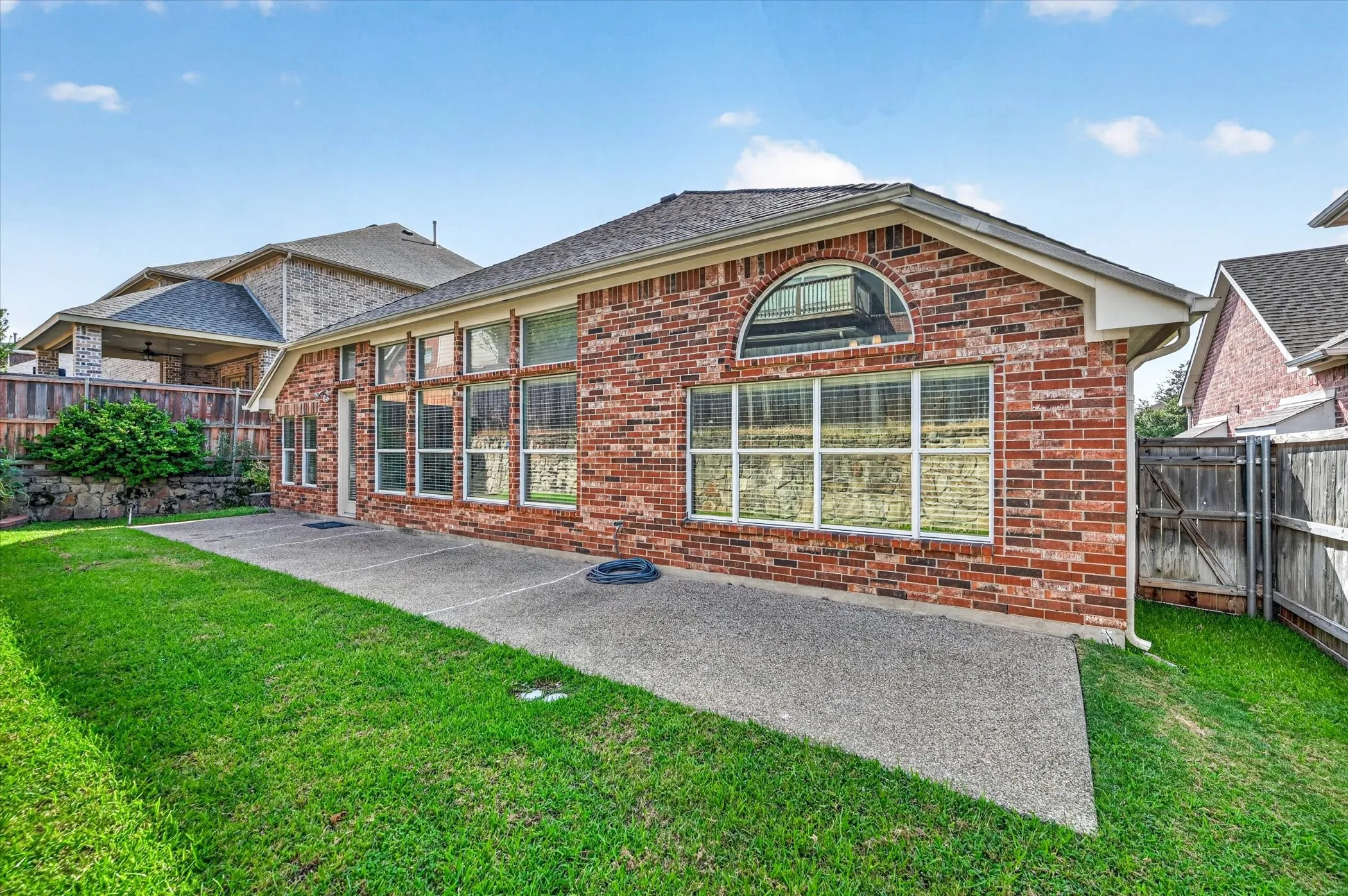 Single Family Residence For Sale in Dallas County , 10328 Offshore Drive, Irving, Texas 75063, 3 Bedroom, 3 Bathroom, 2 Garage spaces, 2,463 Sqft, built in 2004, mls#21378375, Real Estate Agent in Irving, Homes For Sale in Dallas county, Homes For Sale in Irving, Realtor in Irving Texas, Real Estate Brokerage Independent Realty Texas, Luminita Cordes Realtor