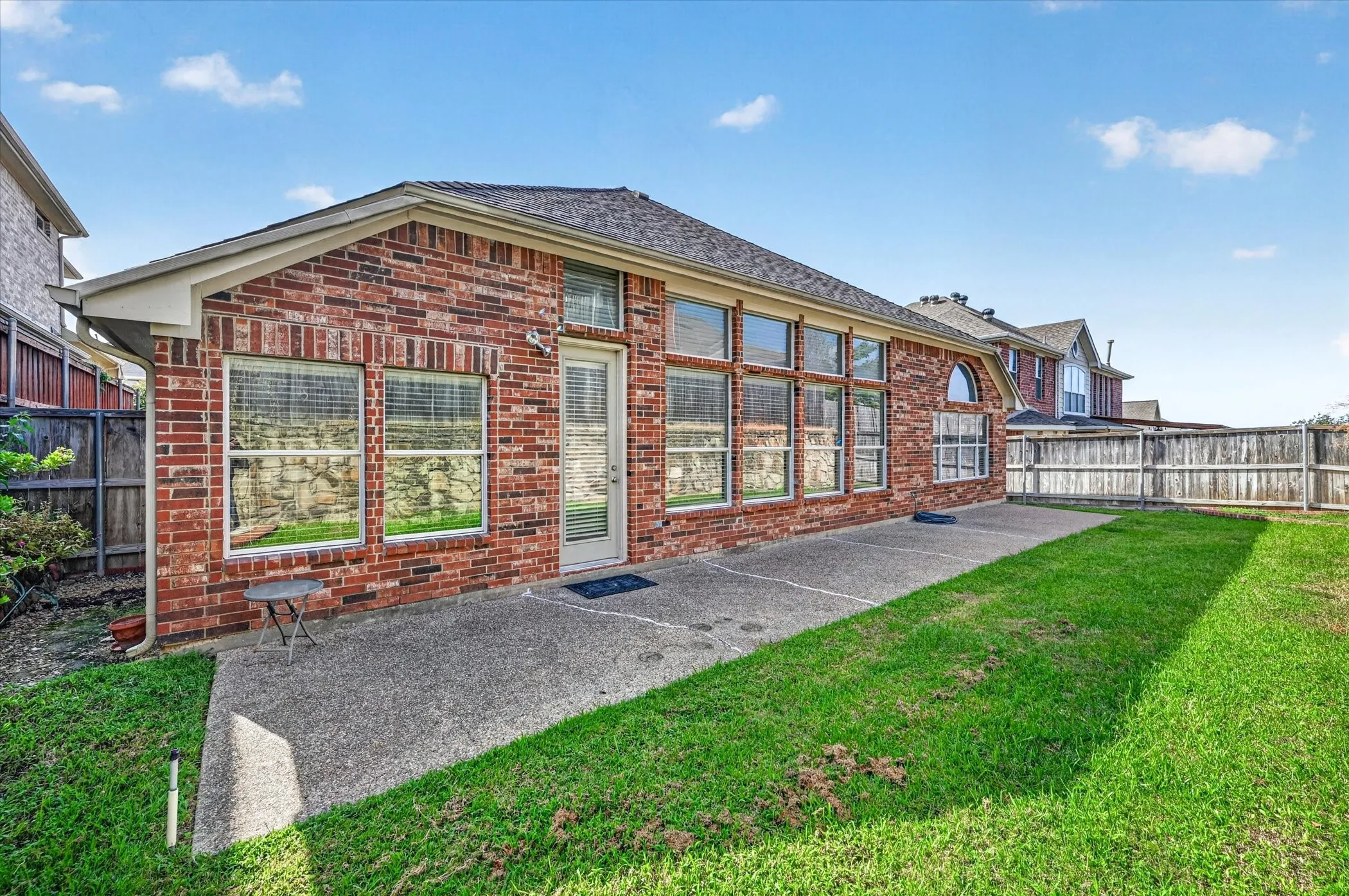 Single Family Residence For Sale in Dallas County , 10328 Offshore Drive, Irving, Texas 75063, 3 Bedroom, 3 Bathroom, 2 Garage spaces, 2,463 Sqft, built in 2004, mls#21378375, Real Estate Agent in Irving, Homes For Sale in Dallas county, Homes For Sale in Irving, Realtor in Irving Texas, Real Estate Brokerage Independent Realty Texas, Luminita Cordes Realtor