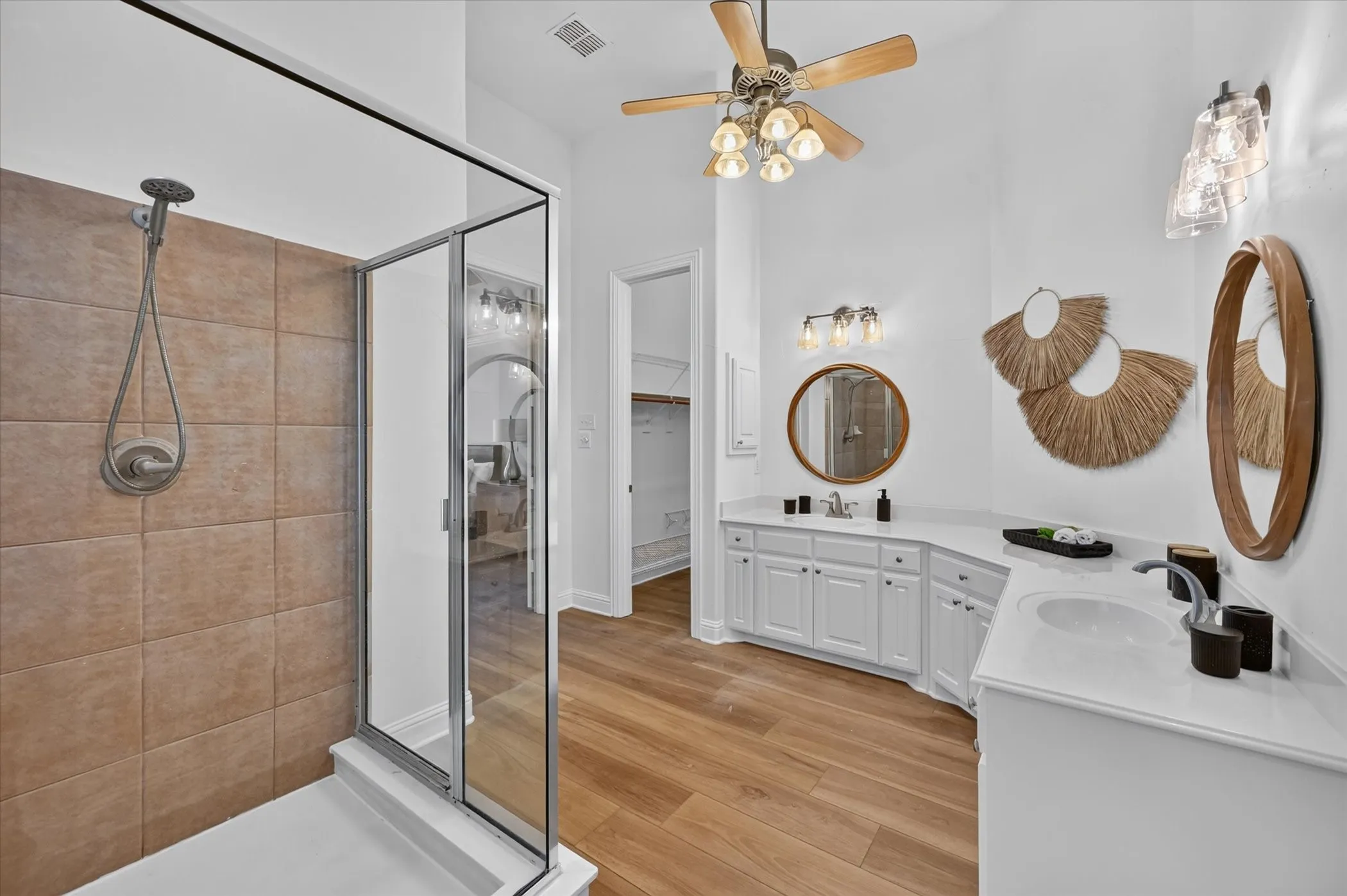 Single Family Residence For Sale in Dallas County , 10328 Offshore Drive, Irving, Texas 75063, 3 Bedroom, 3 Bathroom, 2 Garage spaces, 2,463 Sqft, built in 2004, mls#21378375, Real Estate Agent in Irving, Homes For Sale in Dallas county, Homes For Sale in Irving, Realtor in Irving Texas, Real Estate Brokerage Independent Realty Texas, Luminita Cordes Realtor